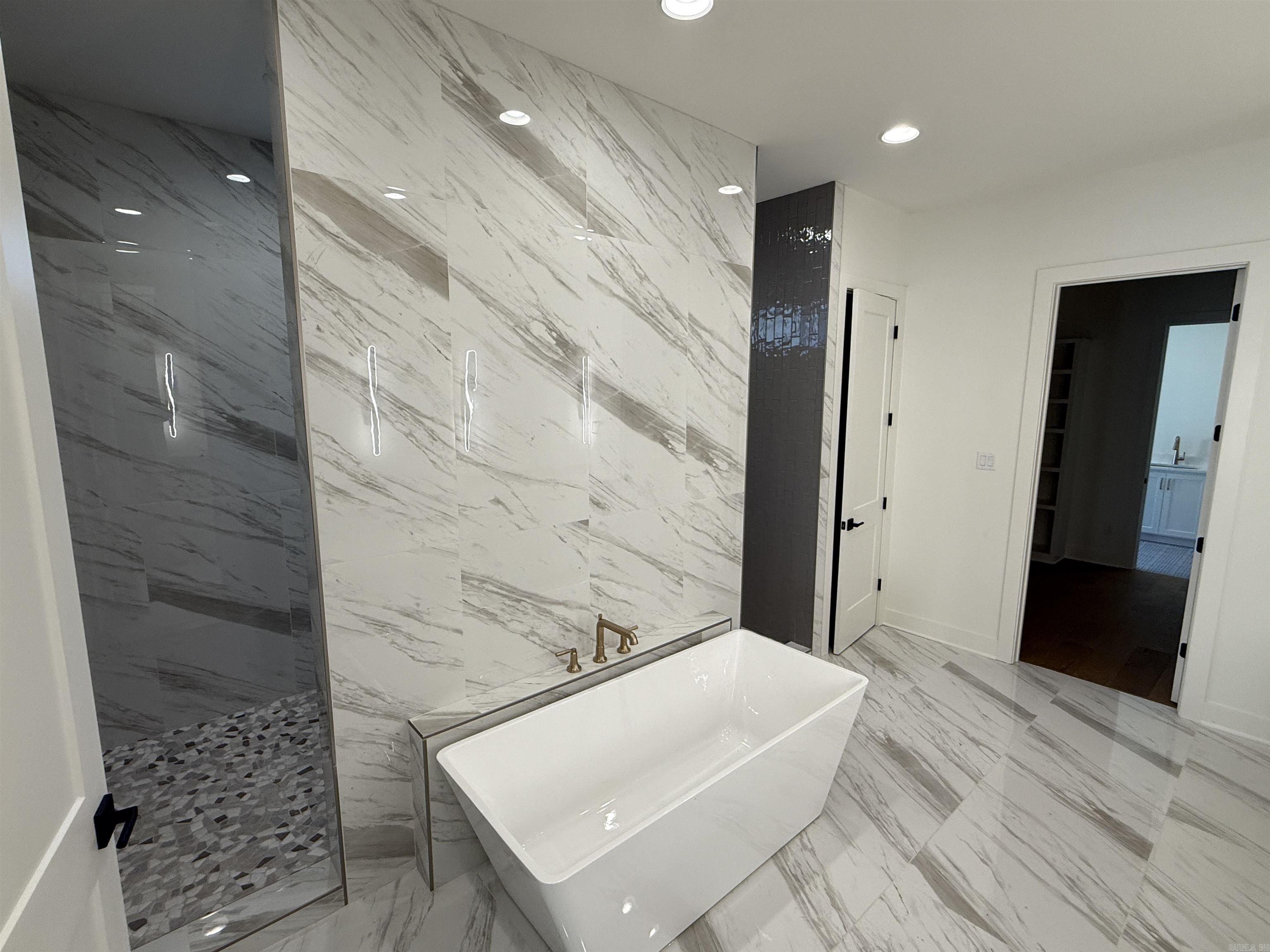 CHENAL VALLEY ABINGTON COURT - Residential