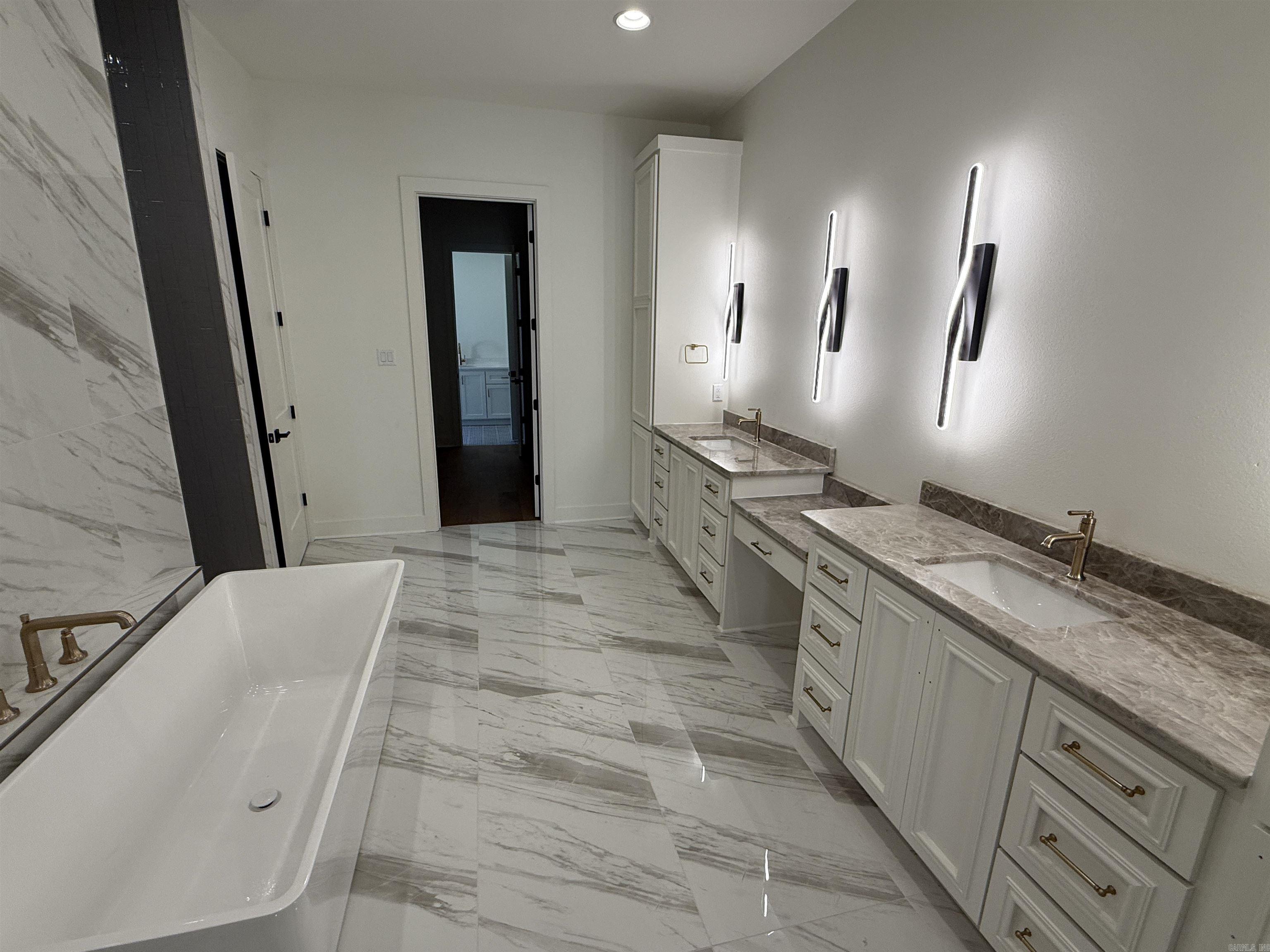 CHENAL VALLEY ABINGTON COURT - Residential