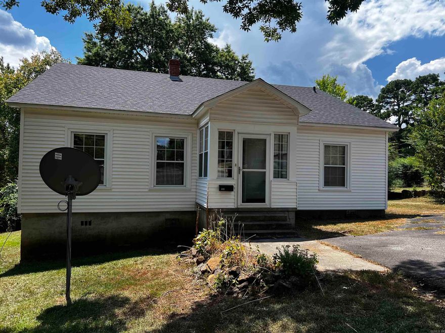 3 bedroom home with shop on large fenced back yard, located near Heber Springs High School, home has large rooms with original oak hardwood floors, high ceilings, electrical and plumbing and main bath have been updated, there is also a small walkout basement area with a full bath