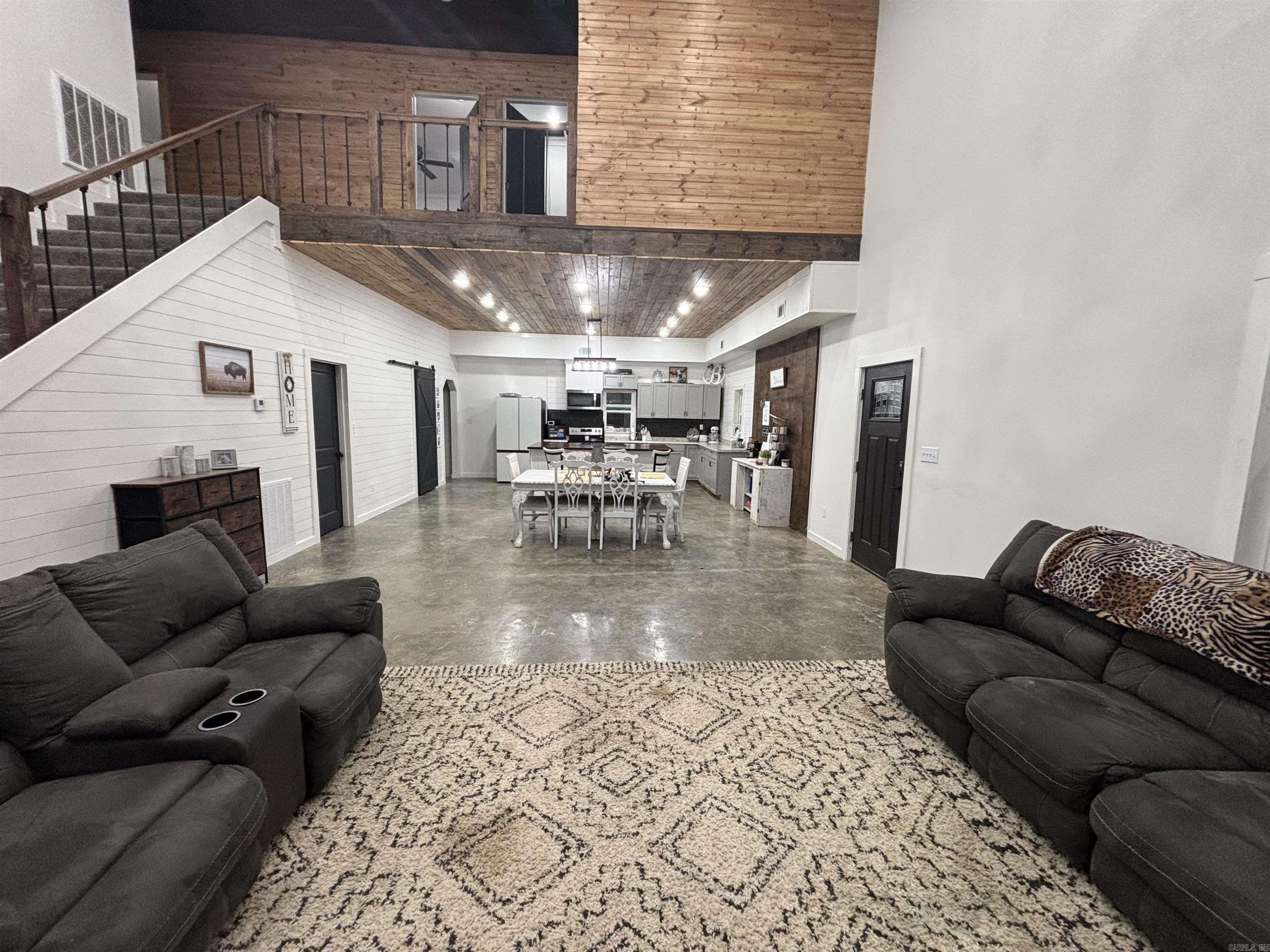 LITTLE BLAKELY - Residential