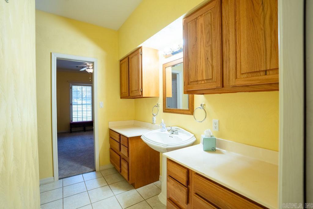 VINEGAR HILL  (H.P.R.) - Residential