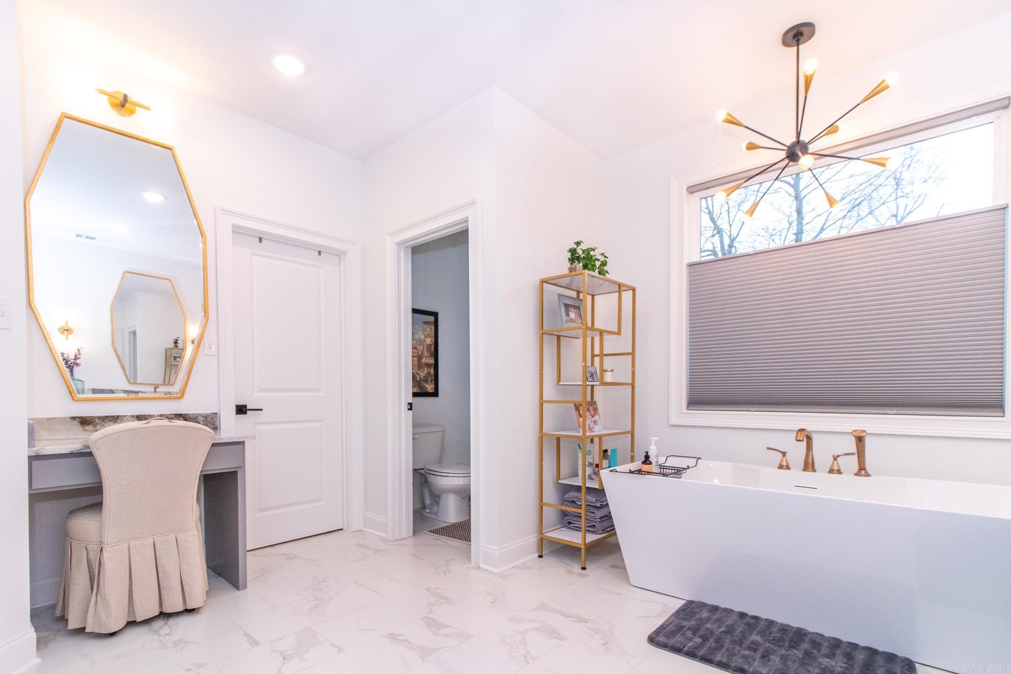 JAMESTOWN MANOR - Residential