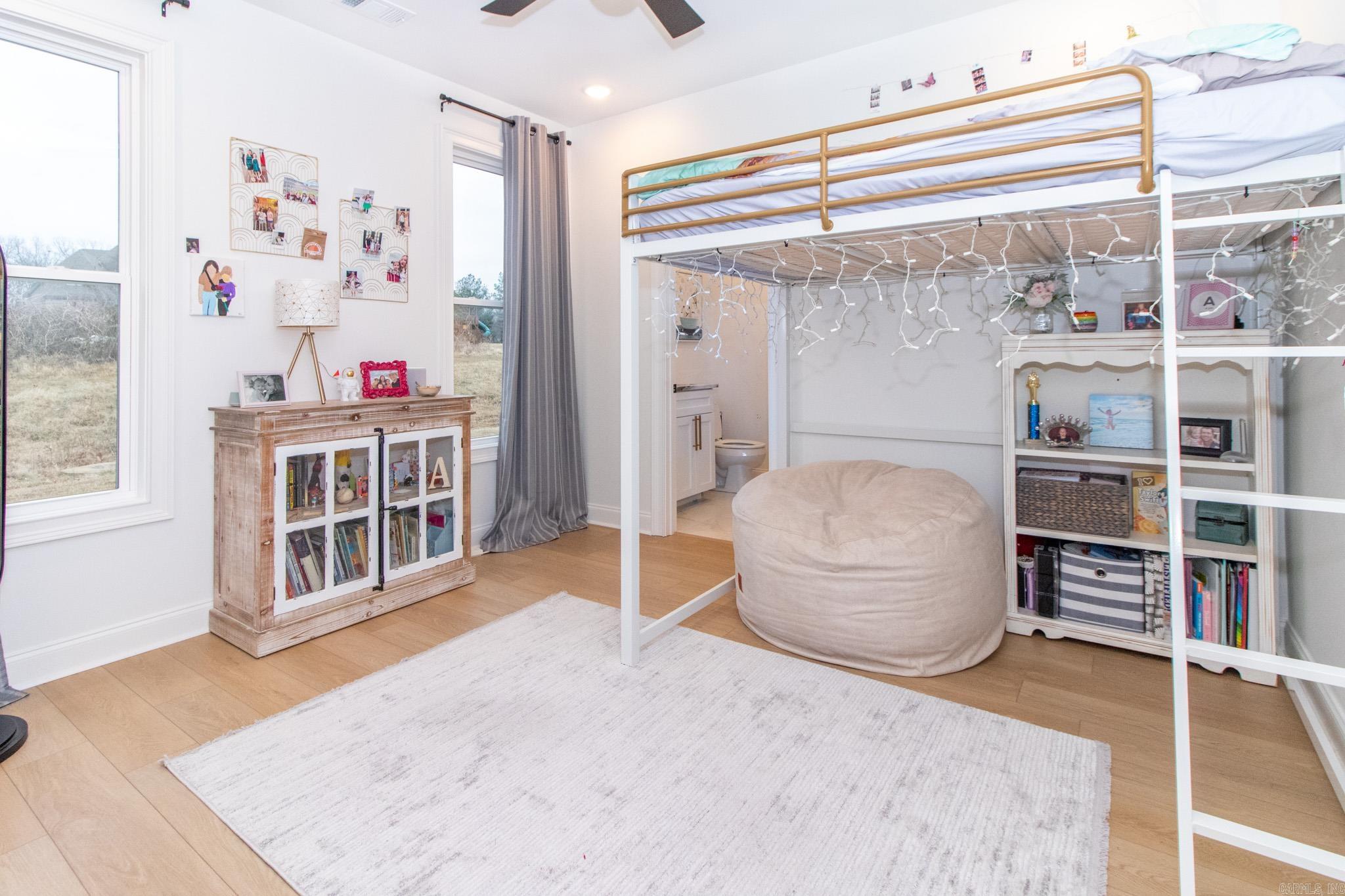 JAMESTOWN MANOR - Residential