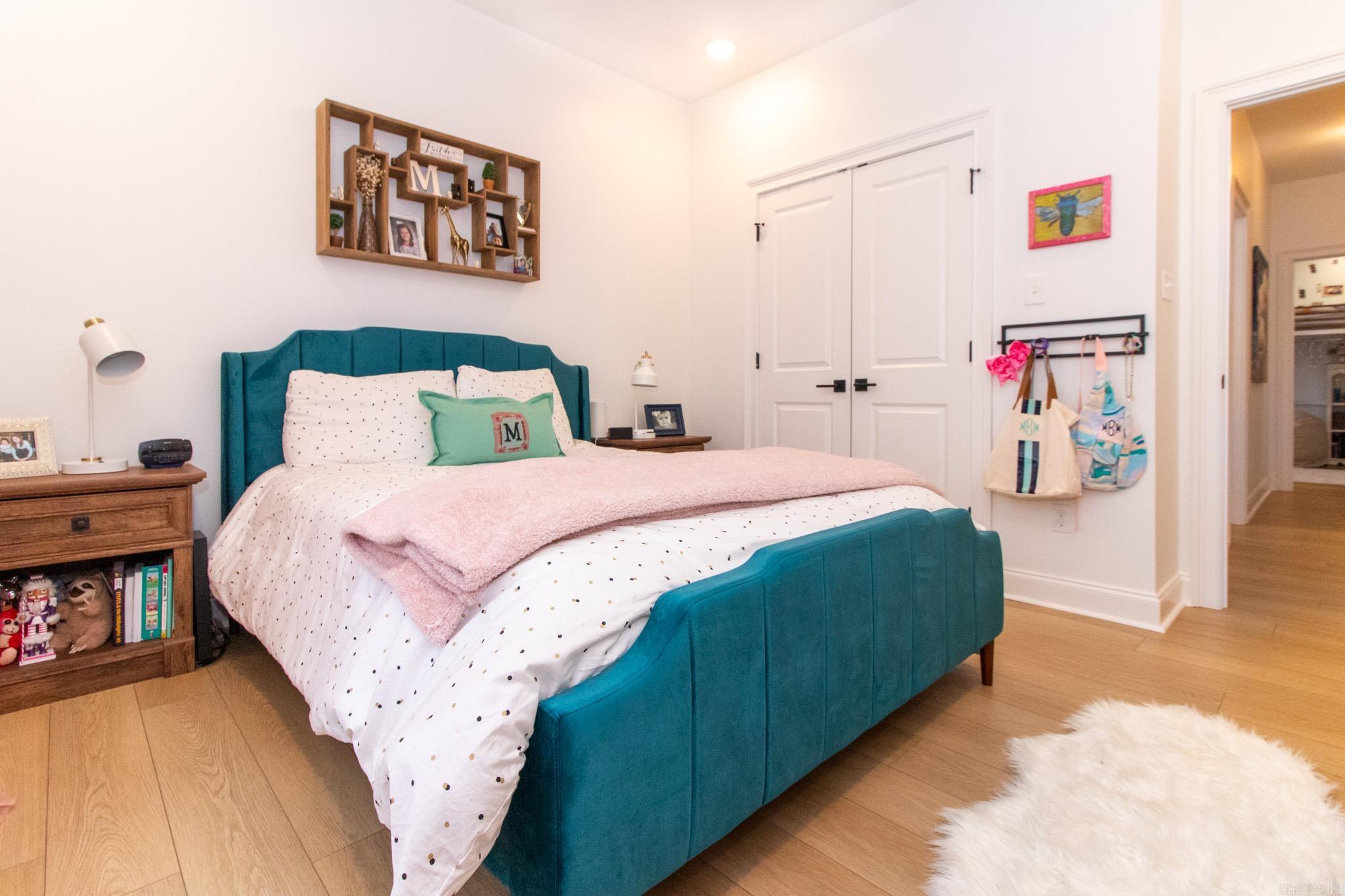 JAMESTOWN MANOR - Residential