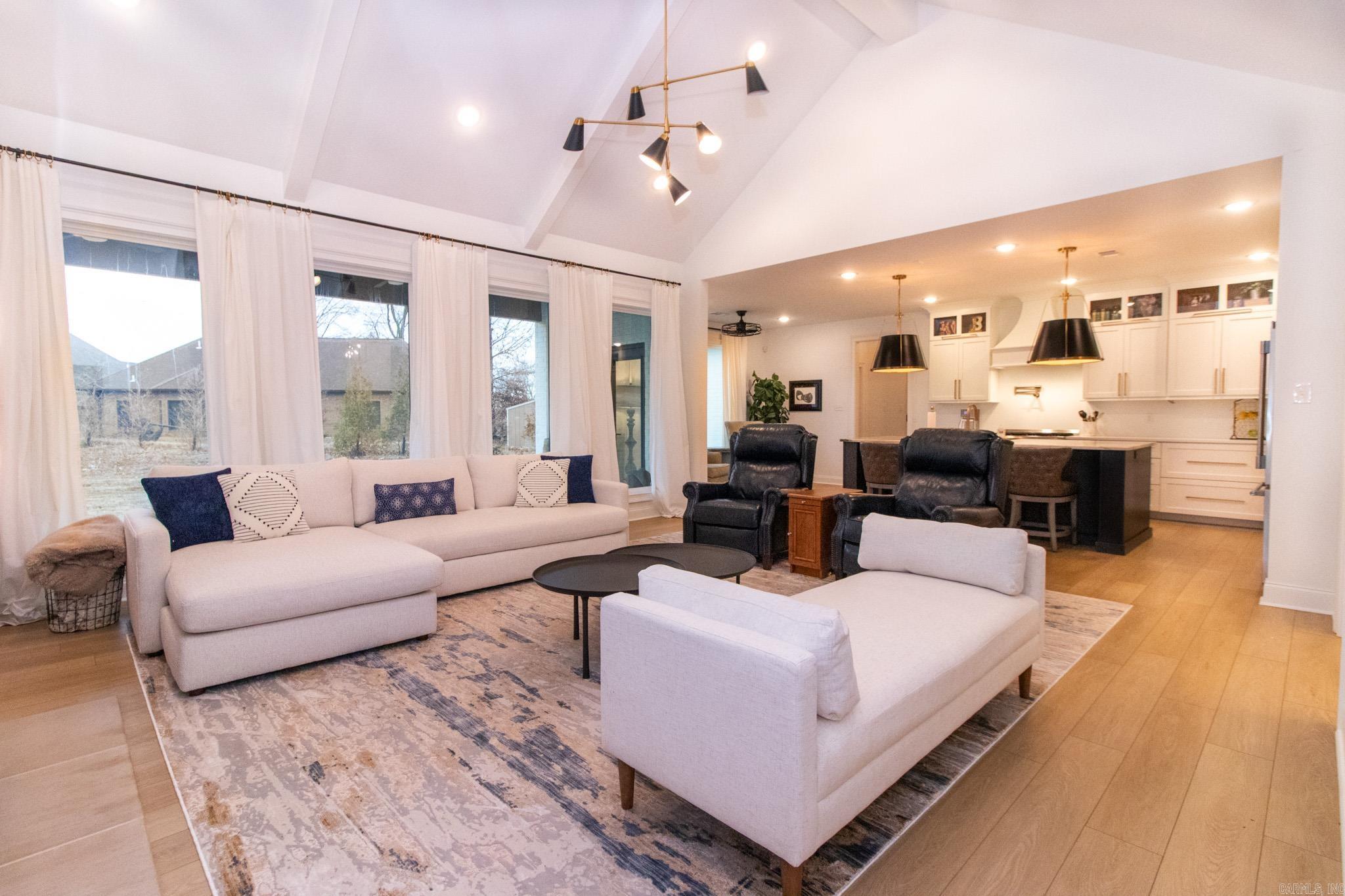 JAMESTOWN MANOR - Residential