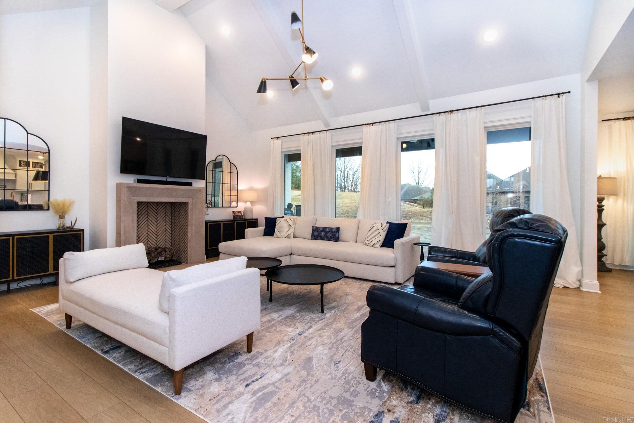 JAMESTOWN MANOR - Residential