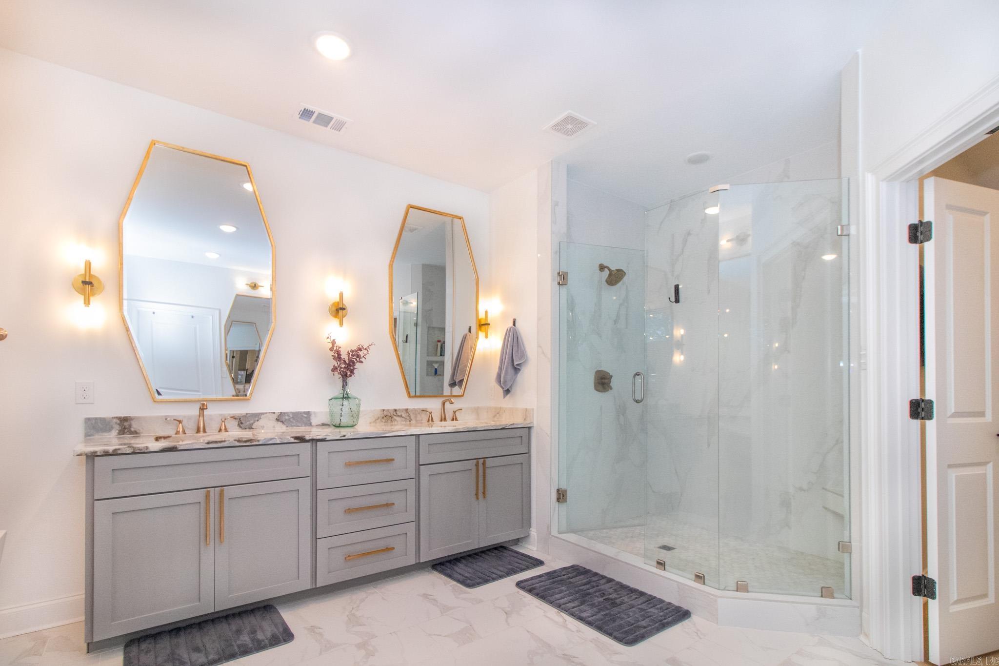 JAMESTOWN MANOR - Residential