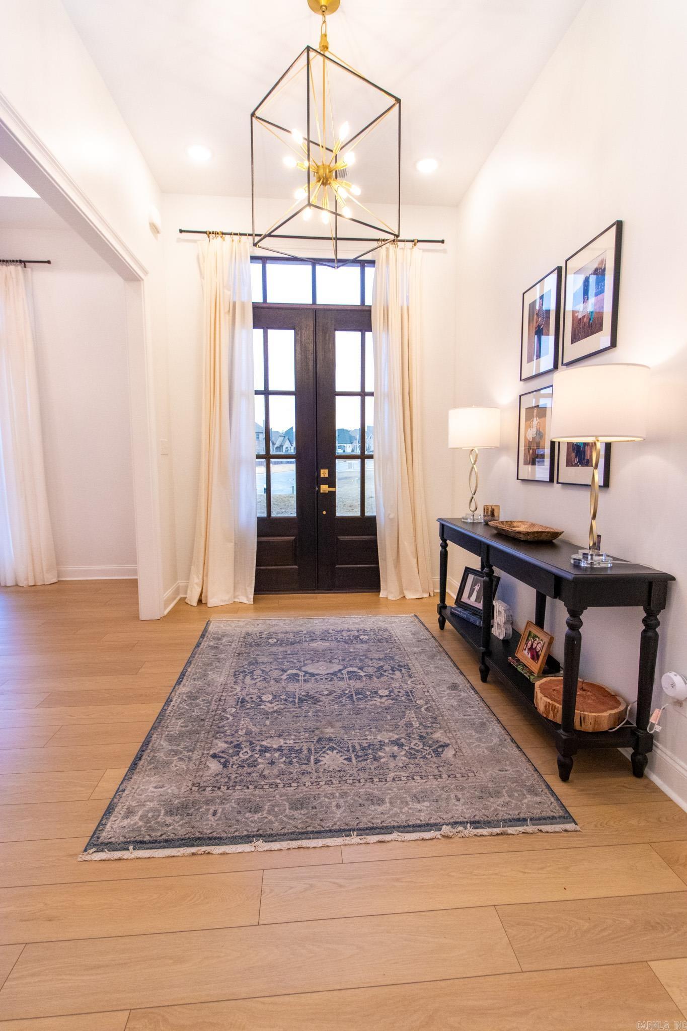 JAMESTOWN MANOR - Residential