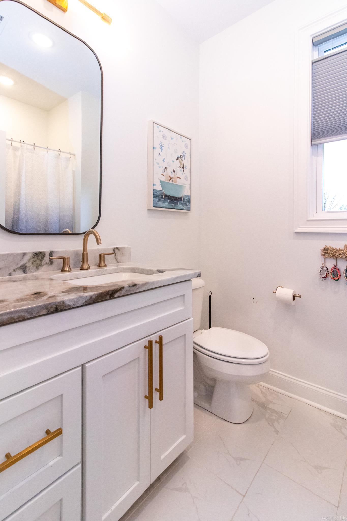 JAMESTOWN MANOR - Residential