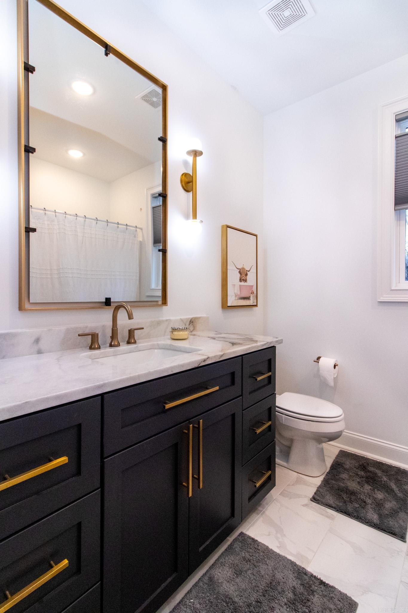 JAMESTOWN MANOR - Residential