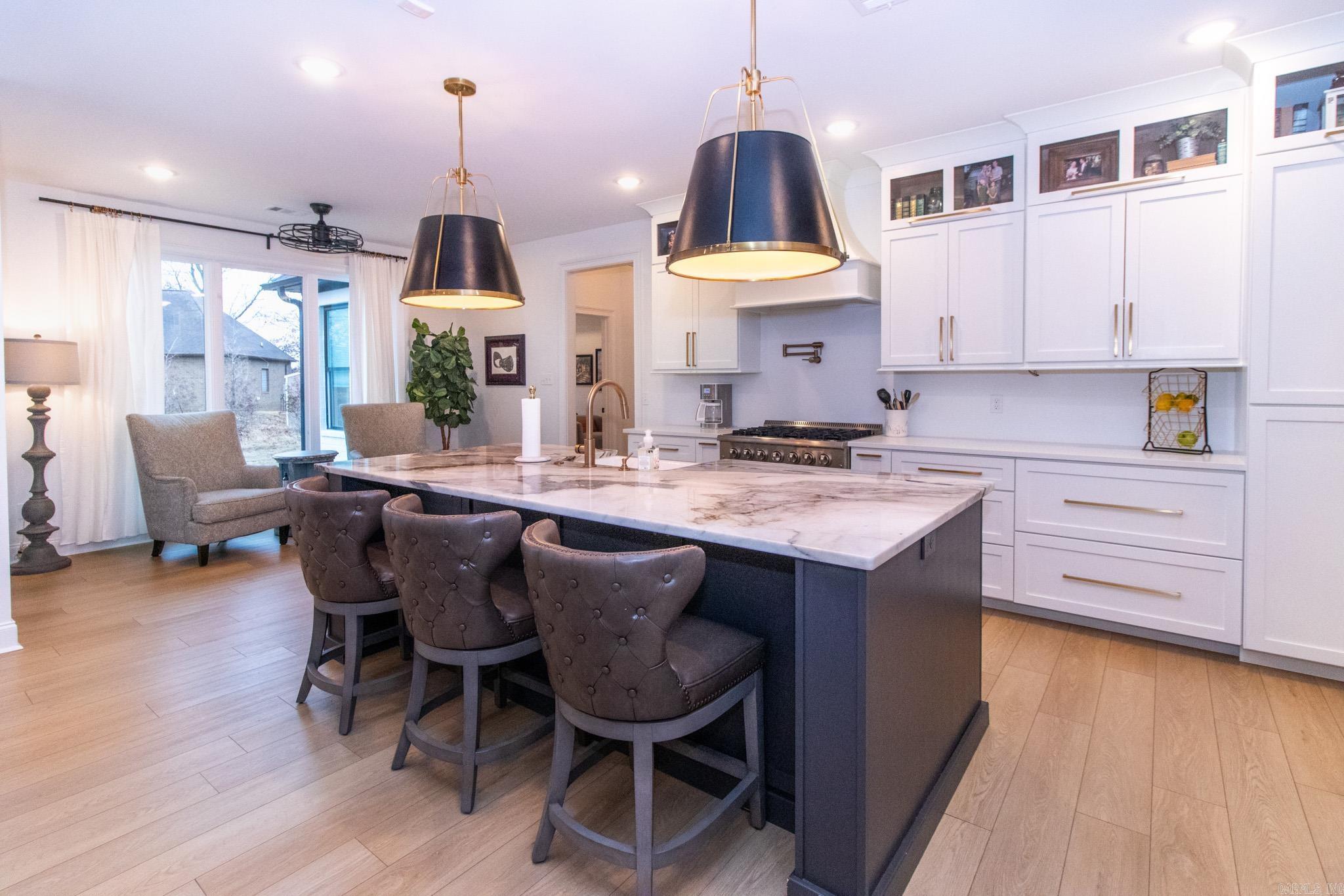 JAMESTOWN MANOR - Residential