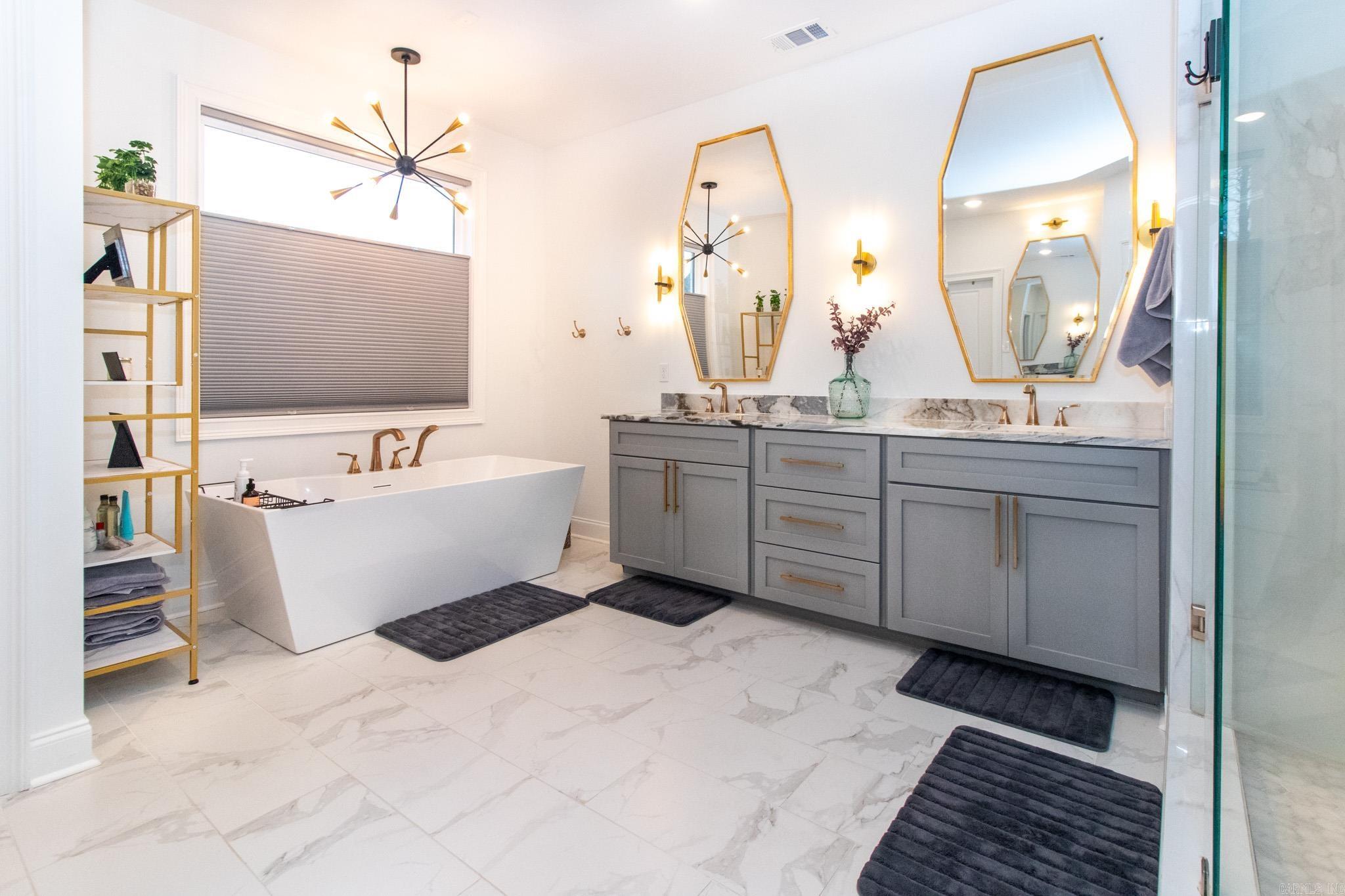 JAMESTOWN MANOR - Residential