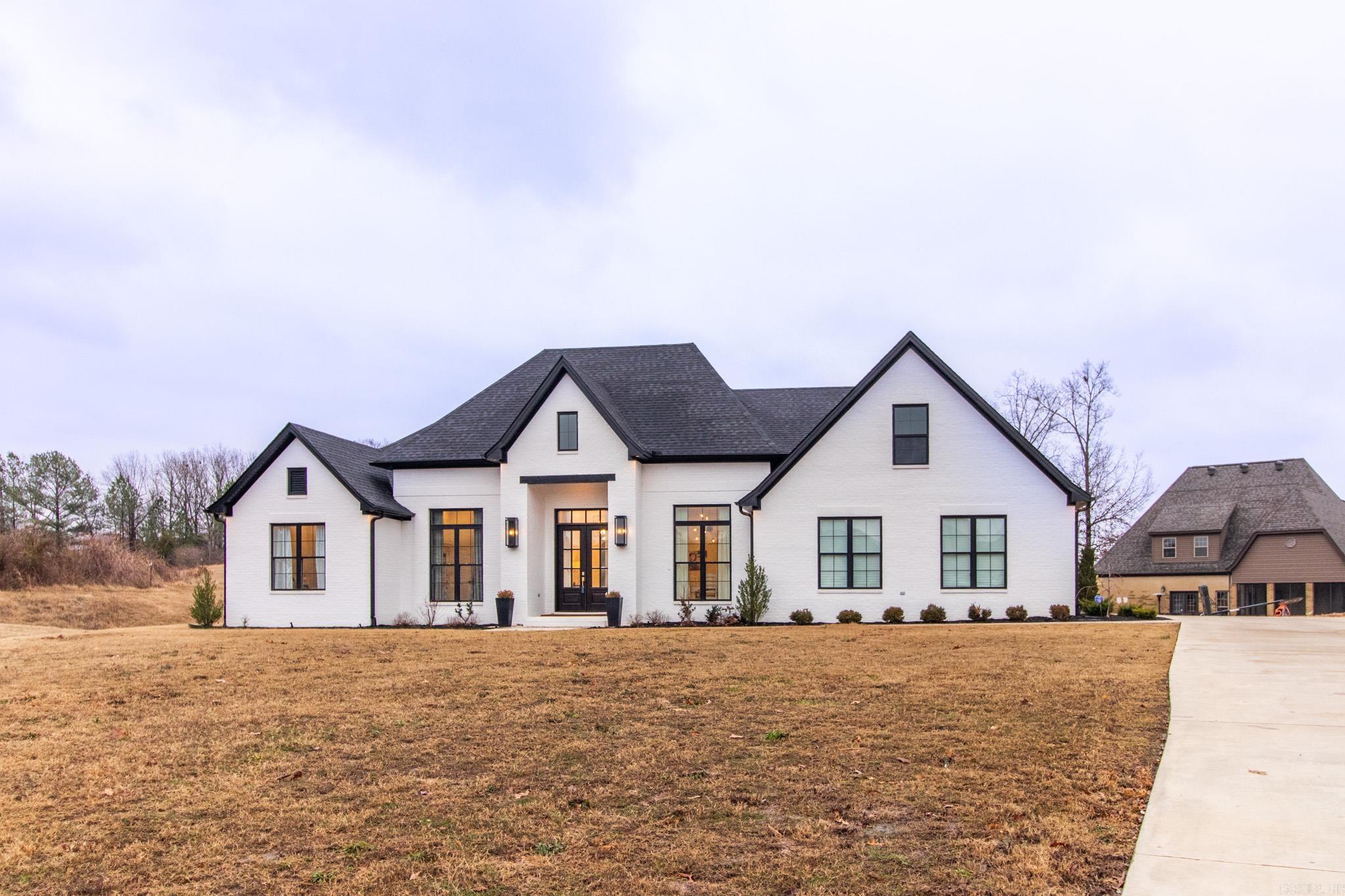 JAMESTOWN MANOR - Residential