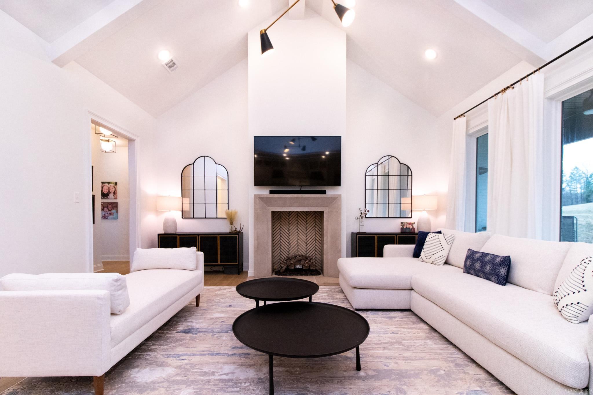 JAMESTOWN MANOR - Residential