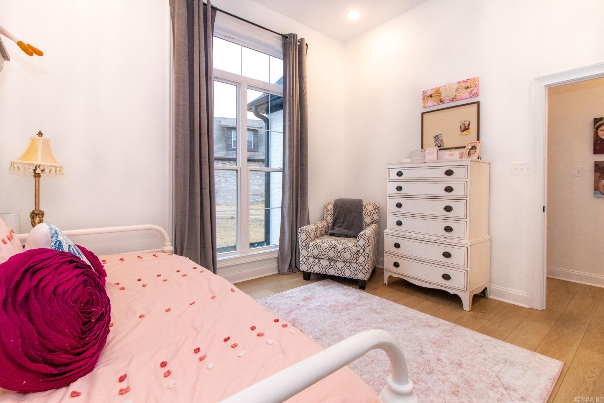 JAMESTOWN MANOR - Residential