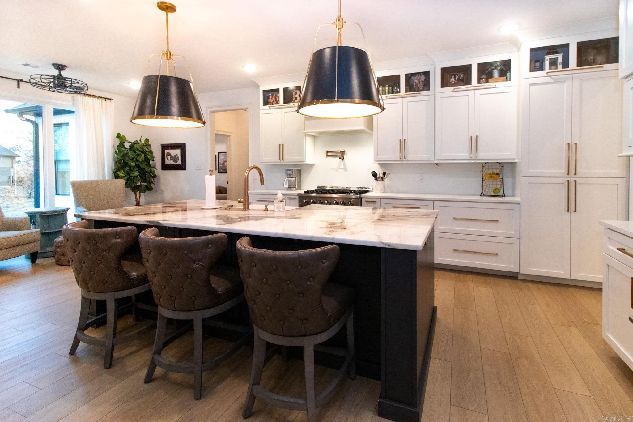 JAMESTOWN MANOR - Residential