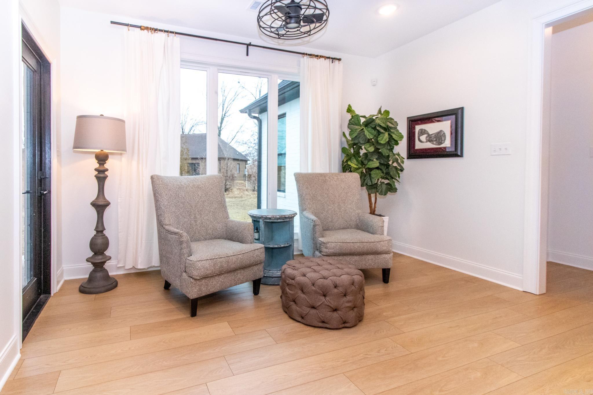 JAMESTOWN MANOR - Residential