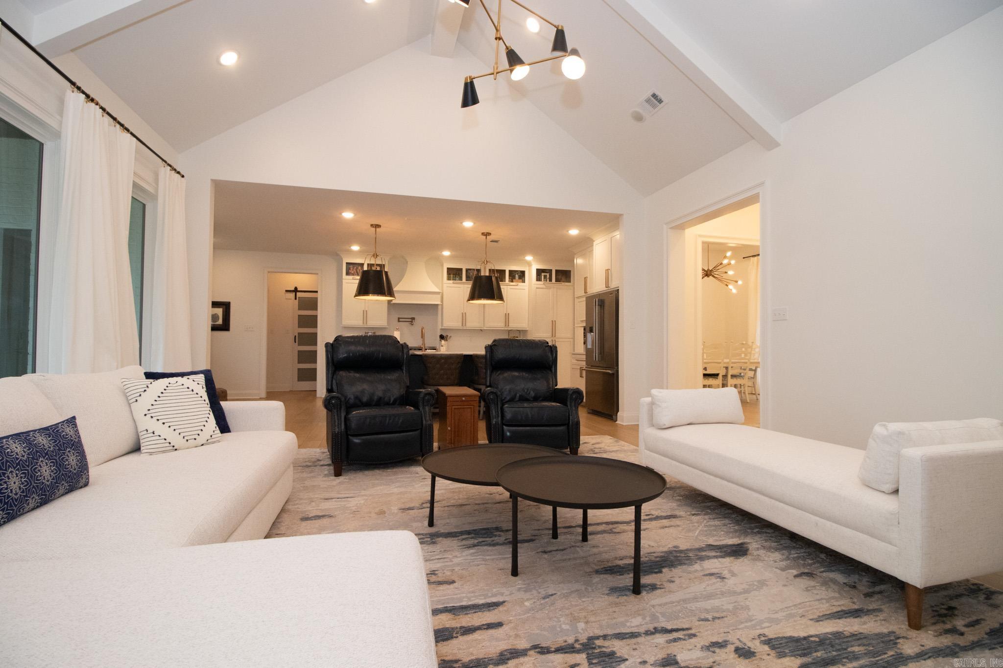 JAMESTOWN MANOR - Residential