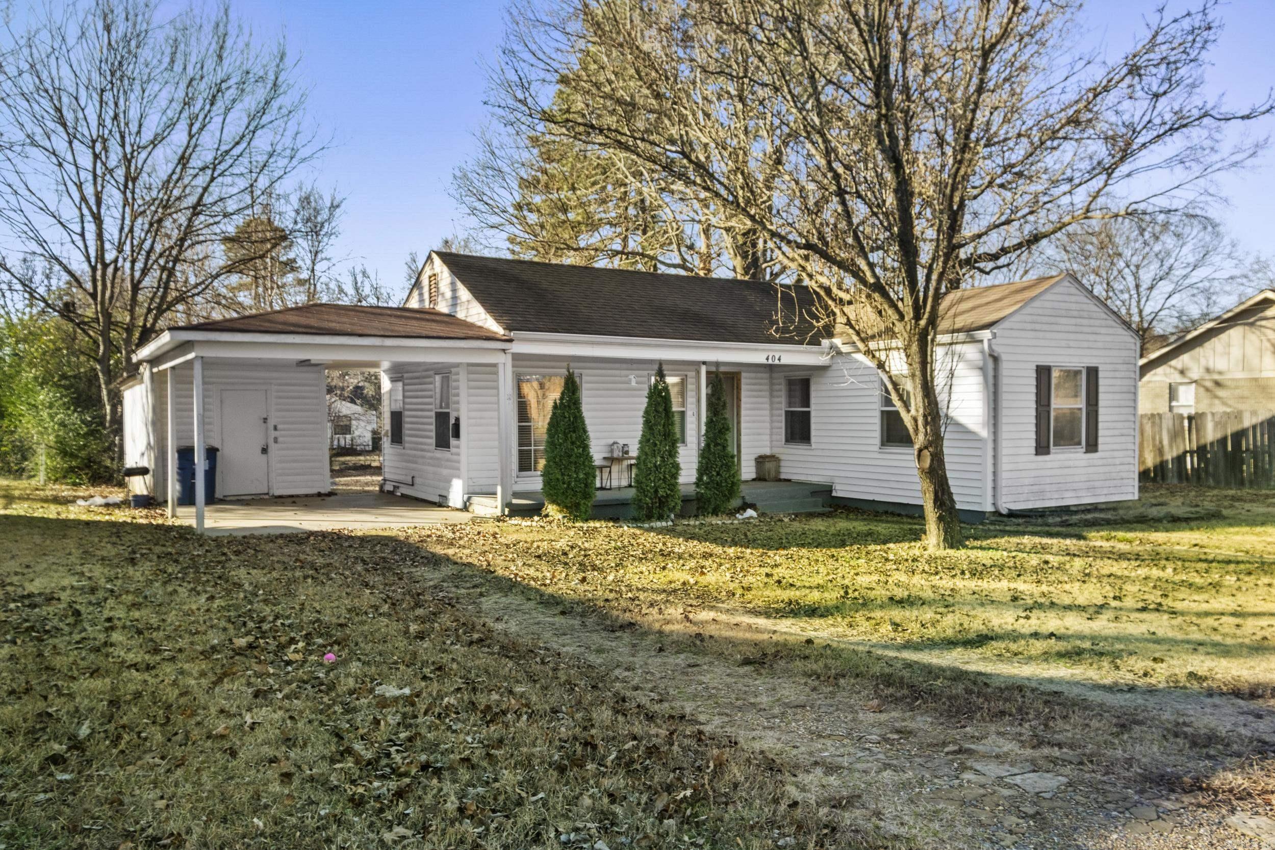 WOODLAND HILLS - Residential