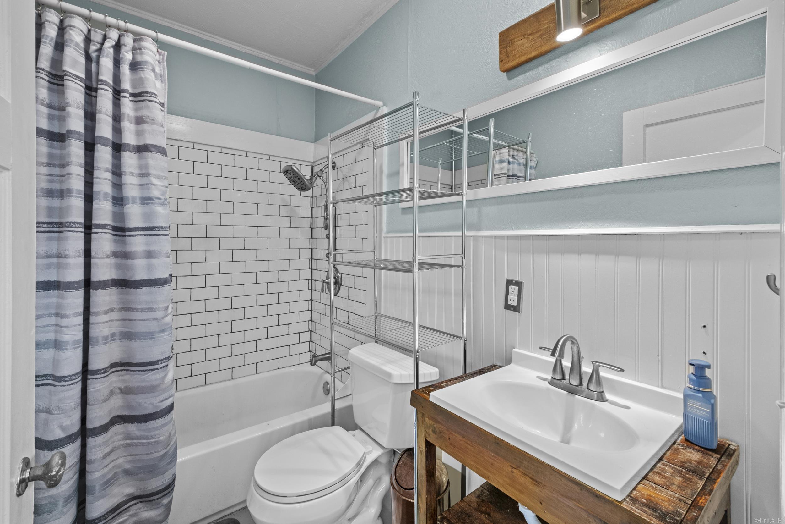 WOODLAND HILLS - Residential