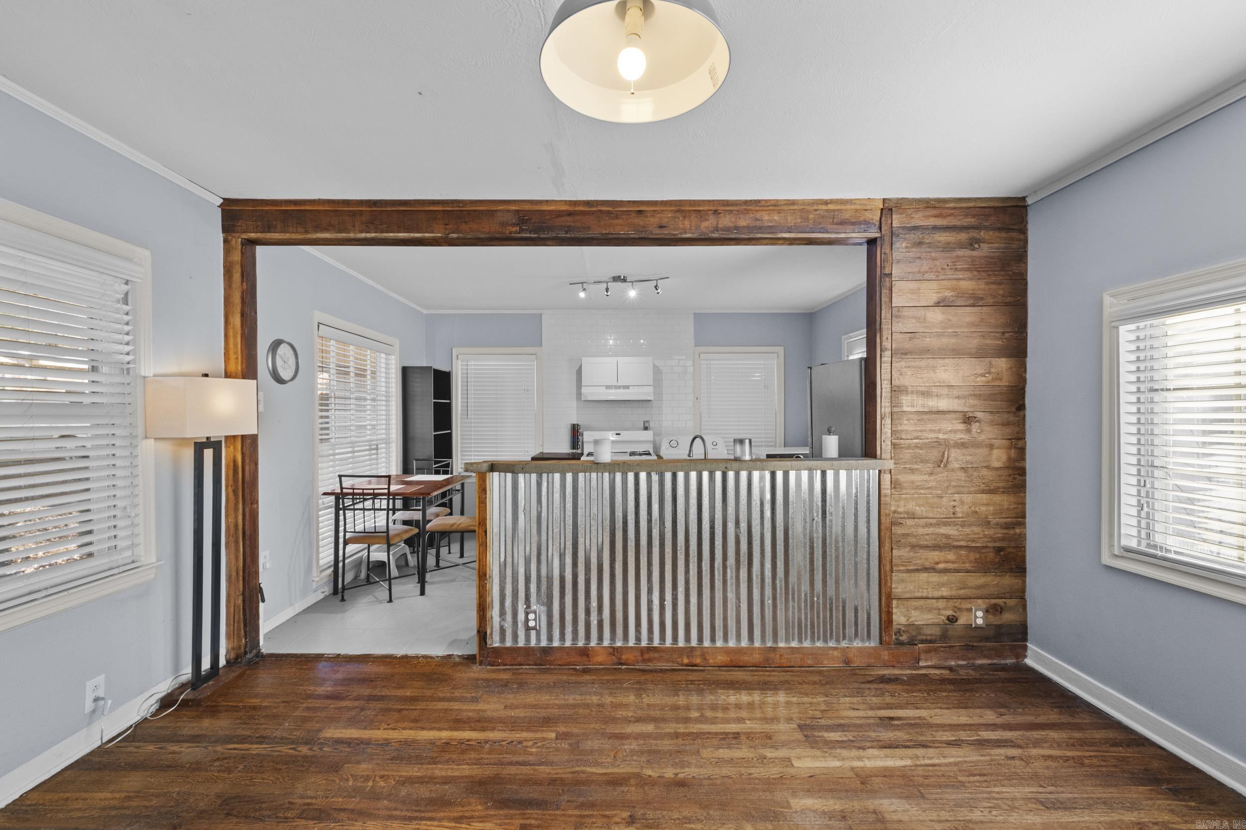 WOODLAND HILLS - Residential