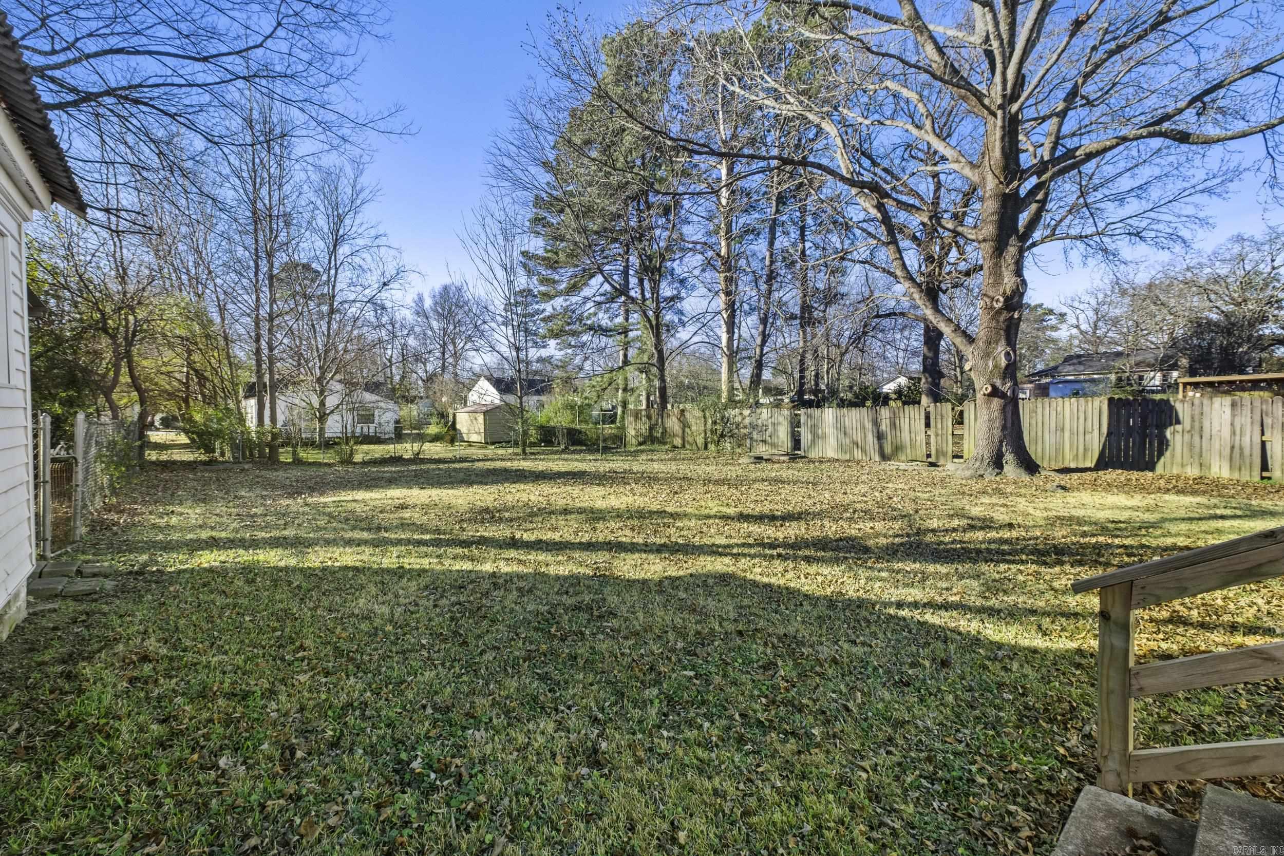 WOODLAND HILLS - Residential