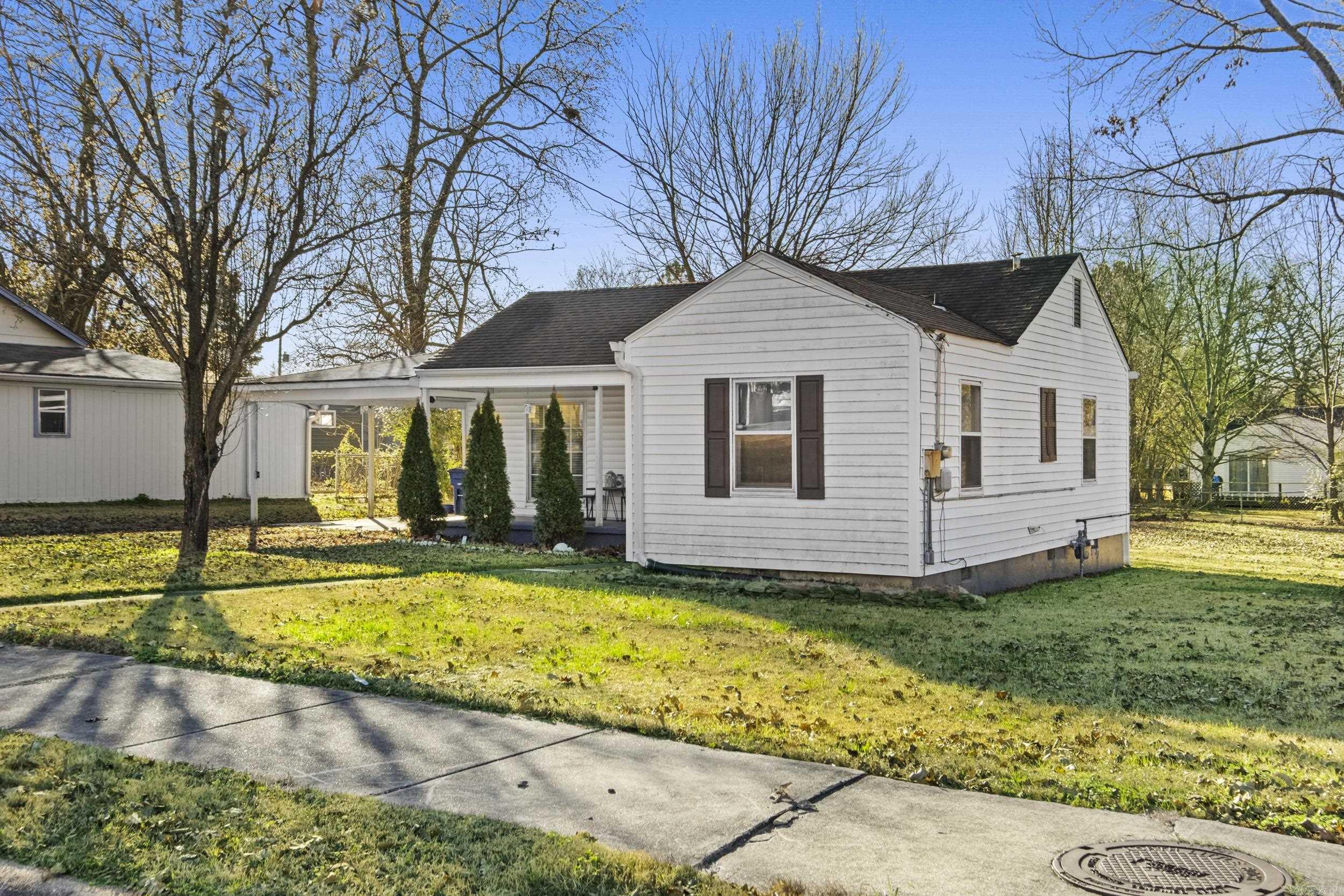 WOODLAND HILLS - Residential