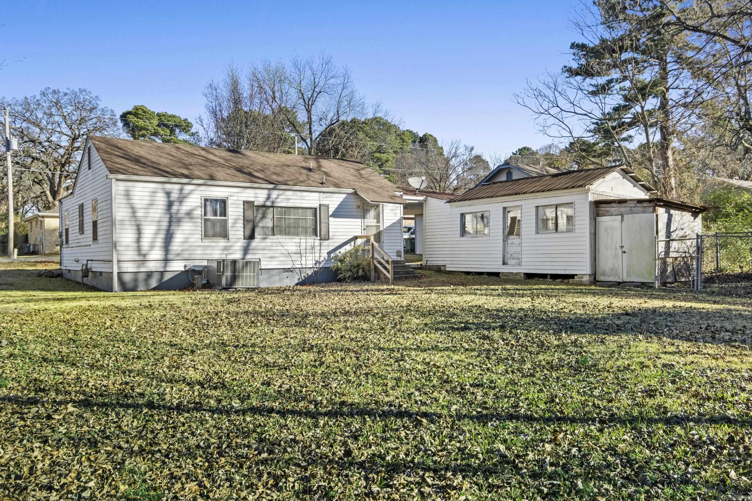 WOODLAND HILLS - Residential