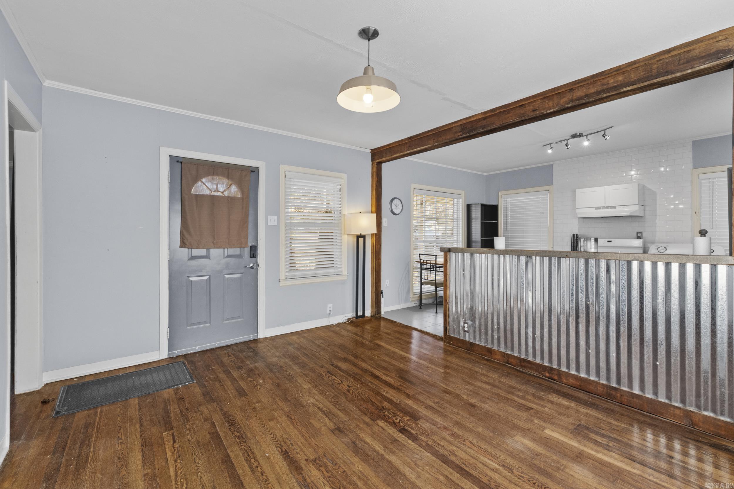 WOODLAND HILLS - Residential