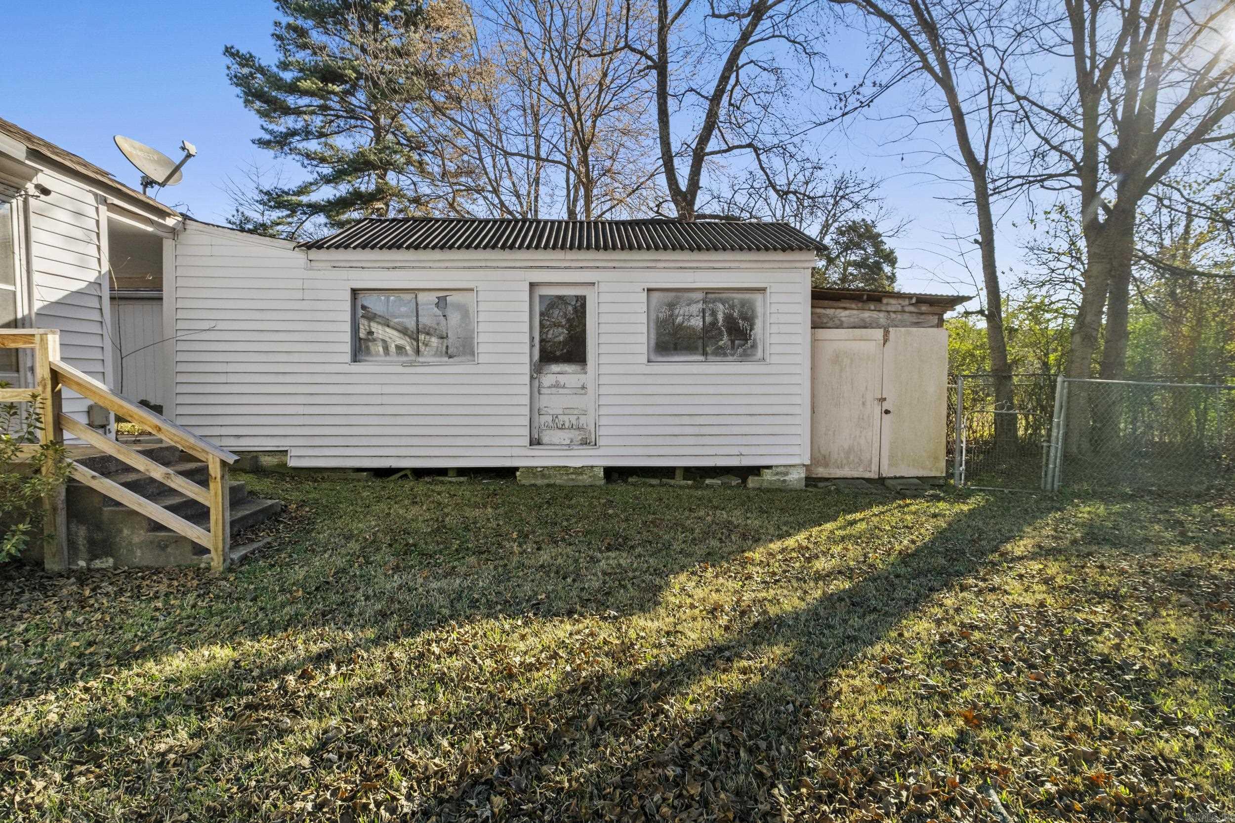 WOODLAND HILLS - Residential