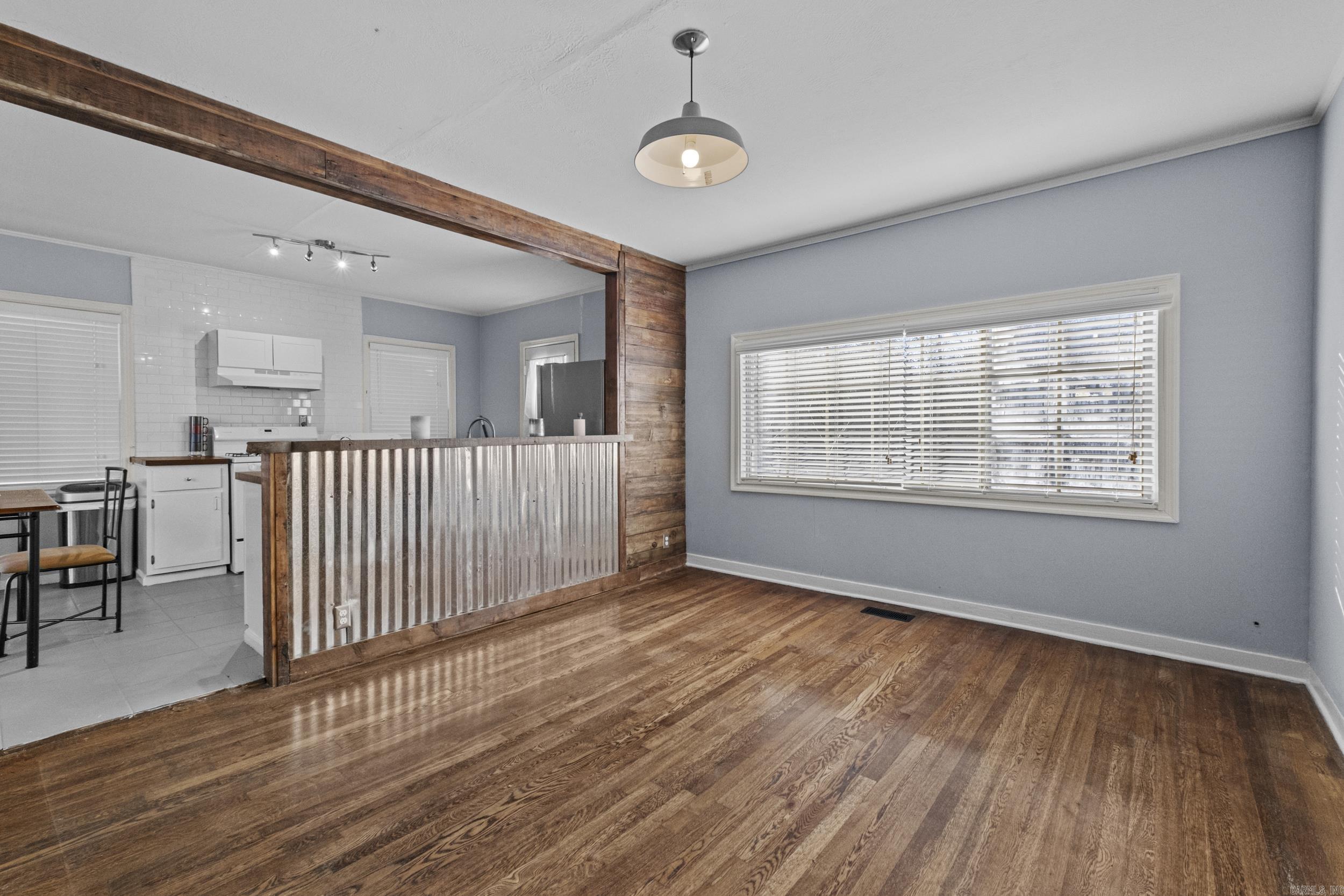 WOODLAND HILLS - Residential