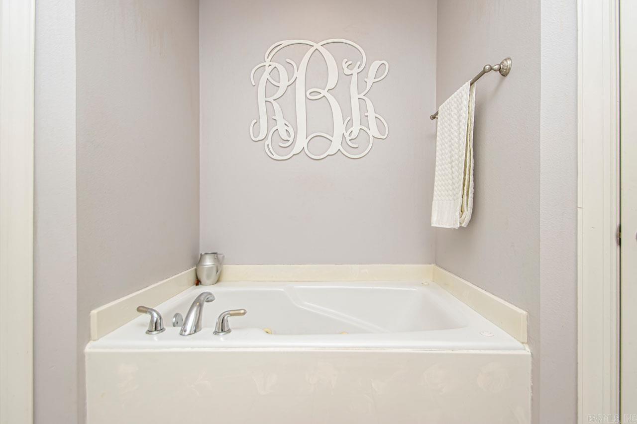 COUNTRY CLUB OF ARK THE - Residential