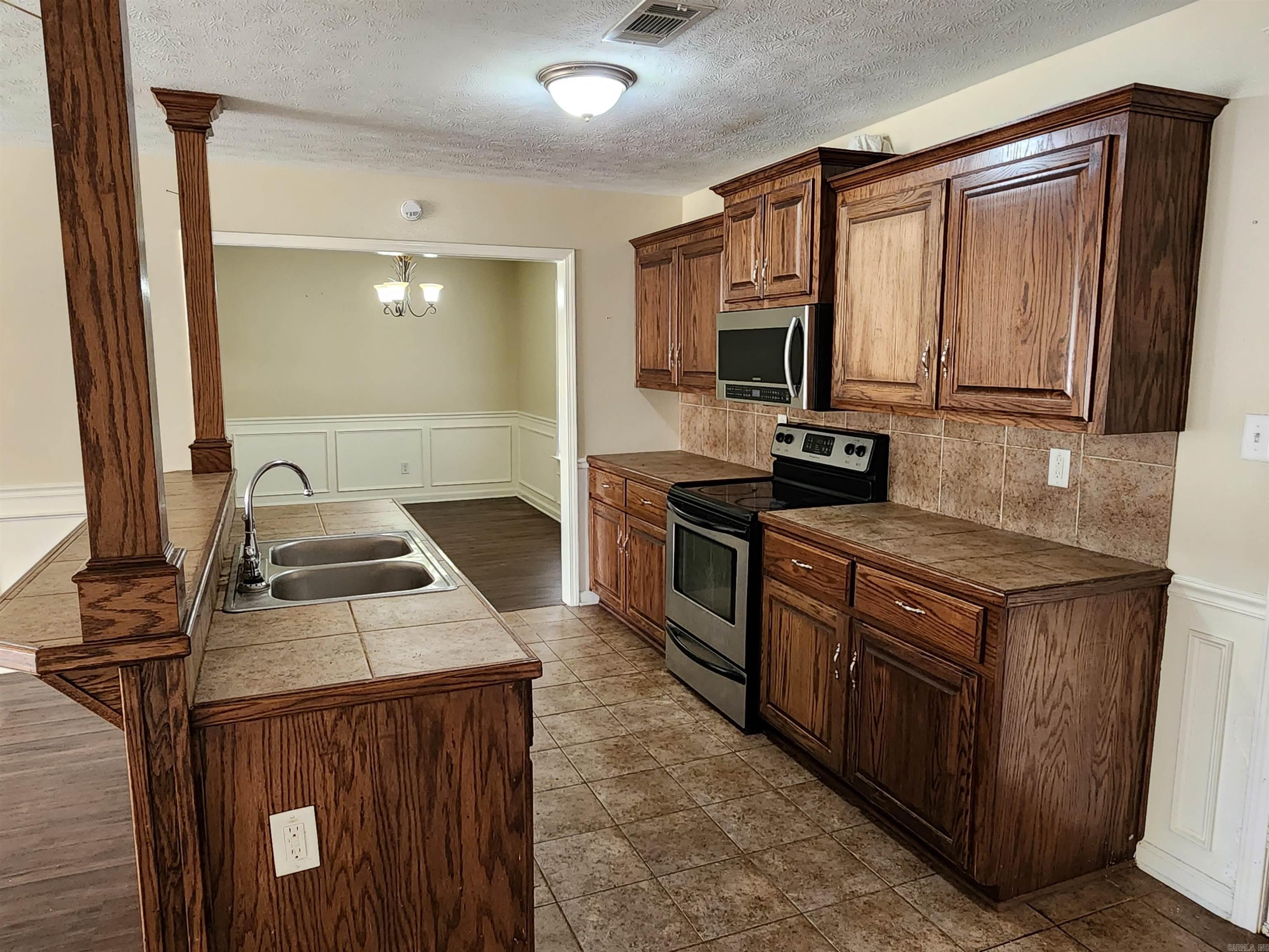 GOLDEN MEADOWS - Residential