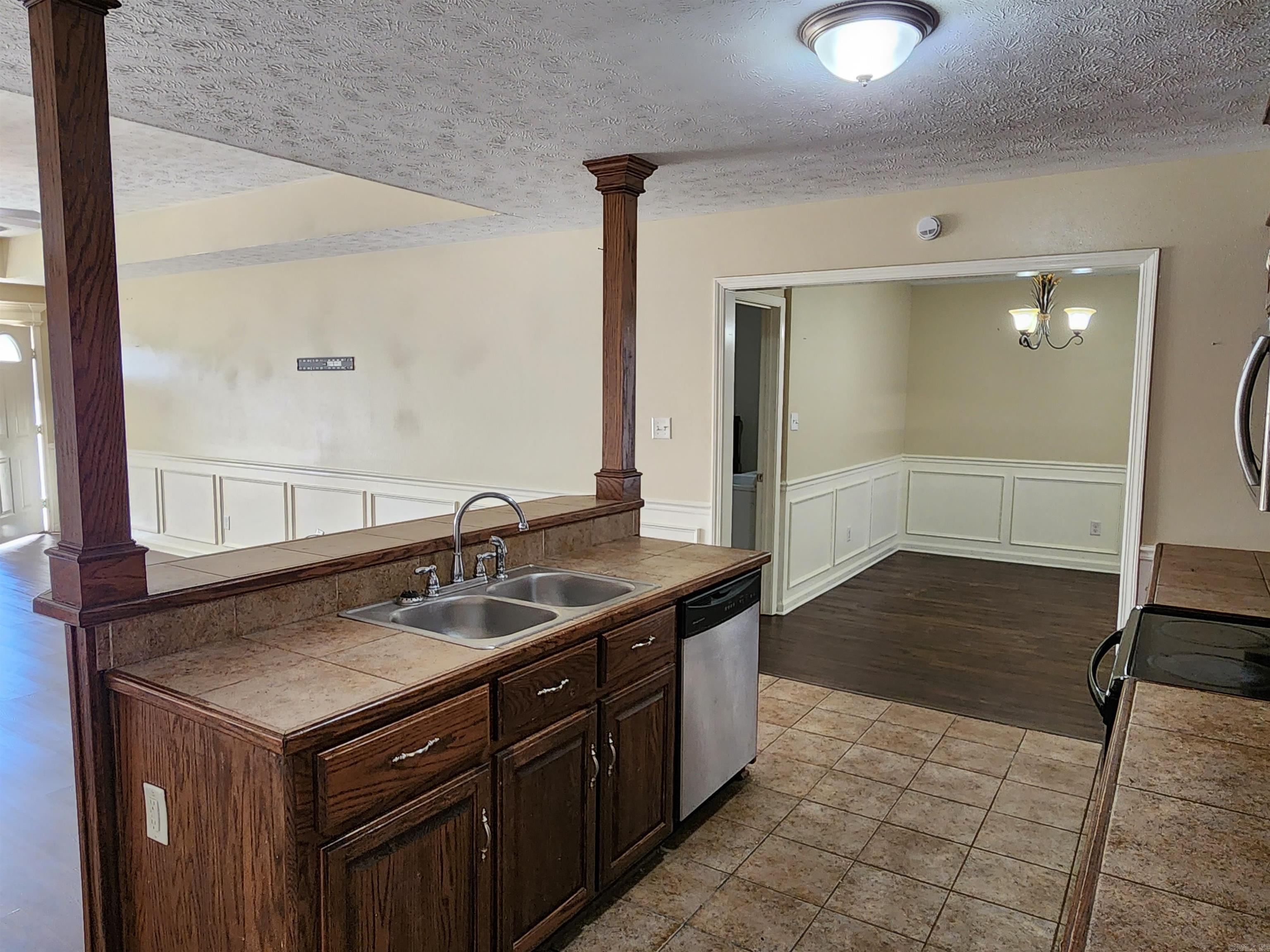 GOLDEN MEADOWS - Residential