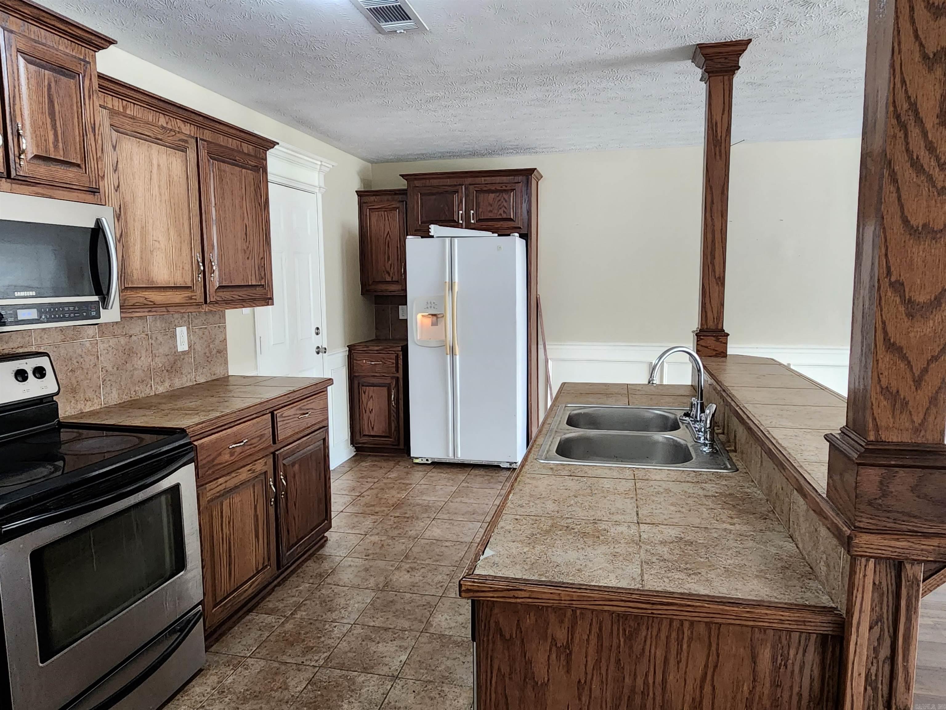 GOLDEN MEADOWS - Residential