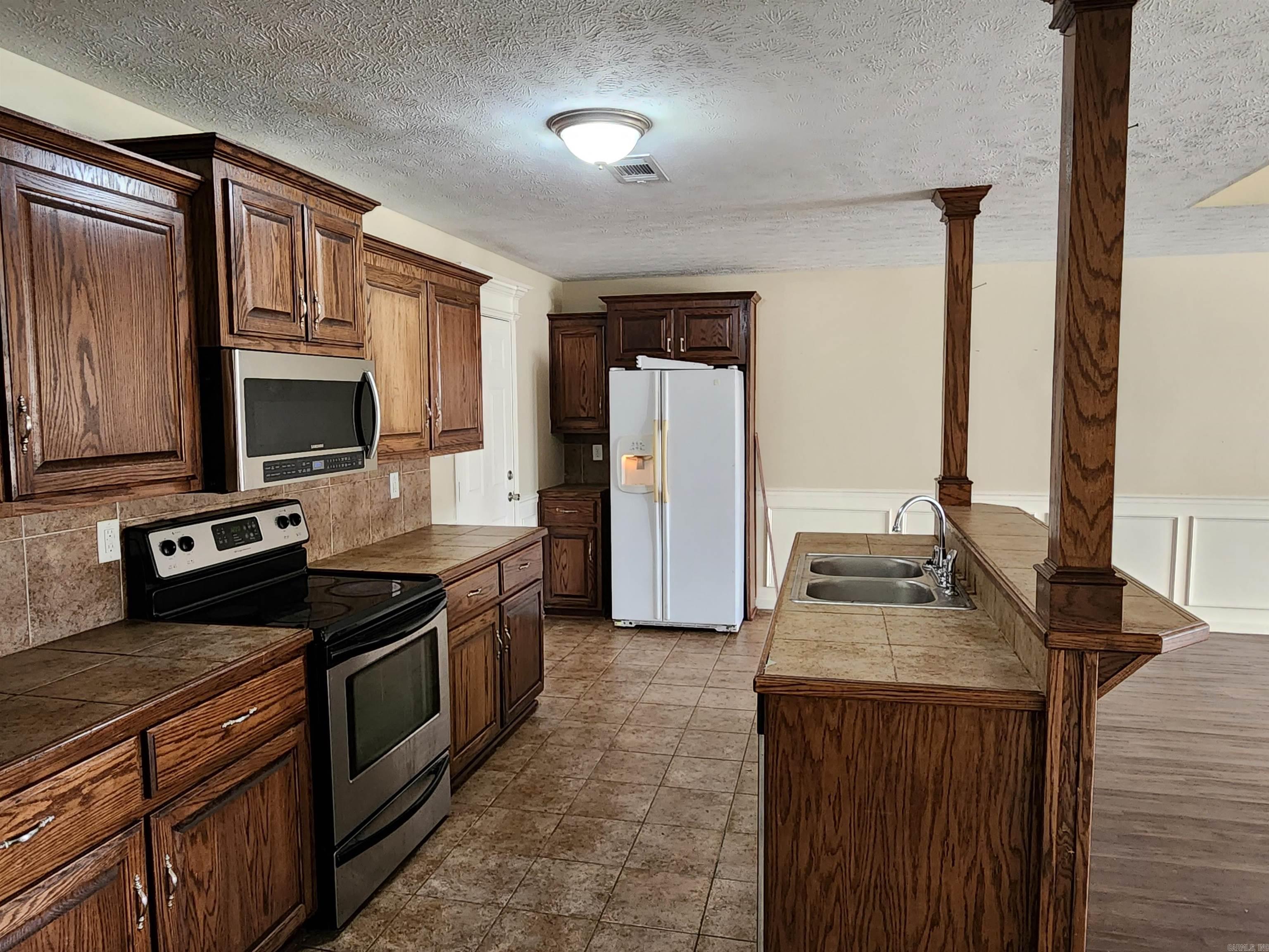 GOLDEN MEADOWS - Residential