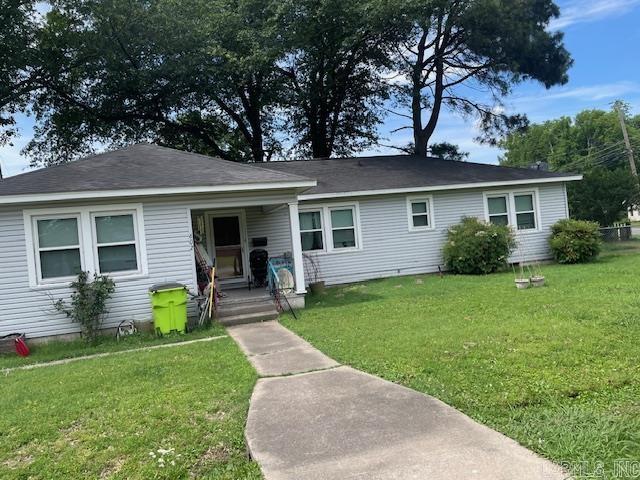 Great house with small maintainable back yard. There is a bonus room off the master that has many possiblities. Take a look to make it yours.