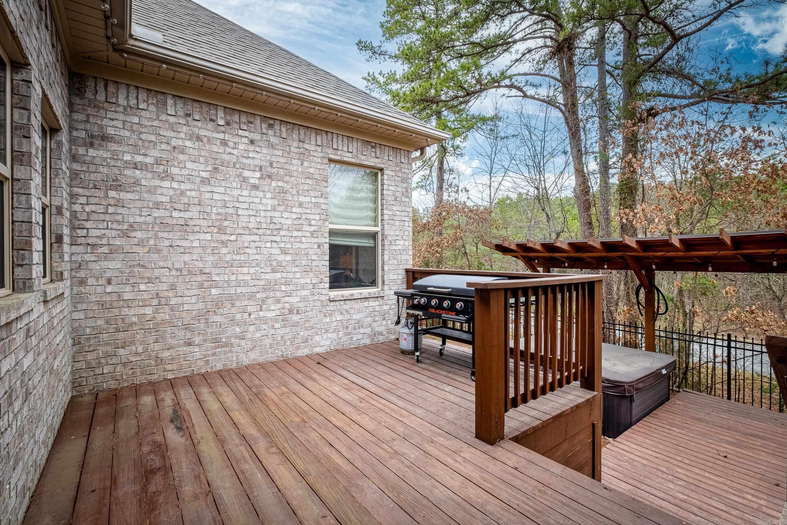 WOODLANDS EDGE - Residential