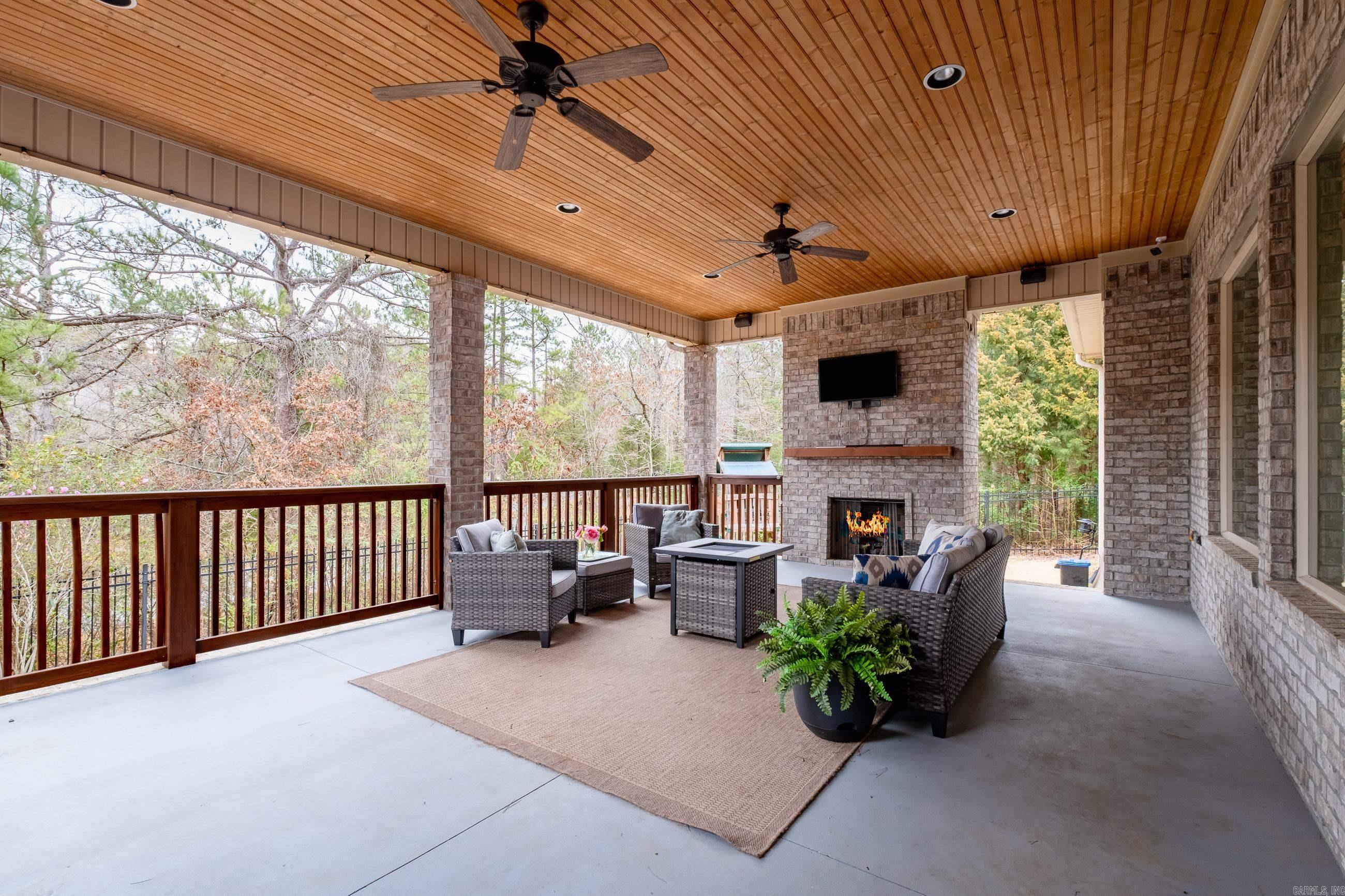 WOODLANDS EDGE - Residential