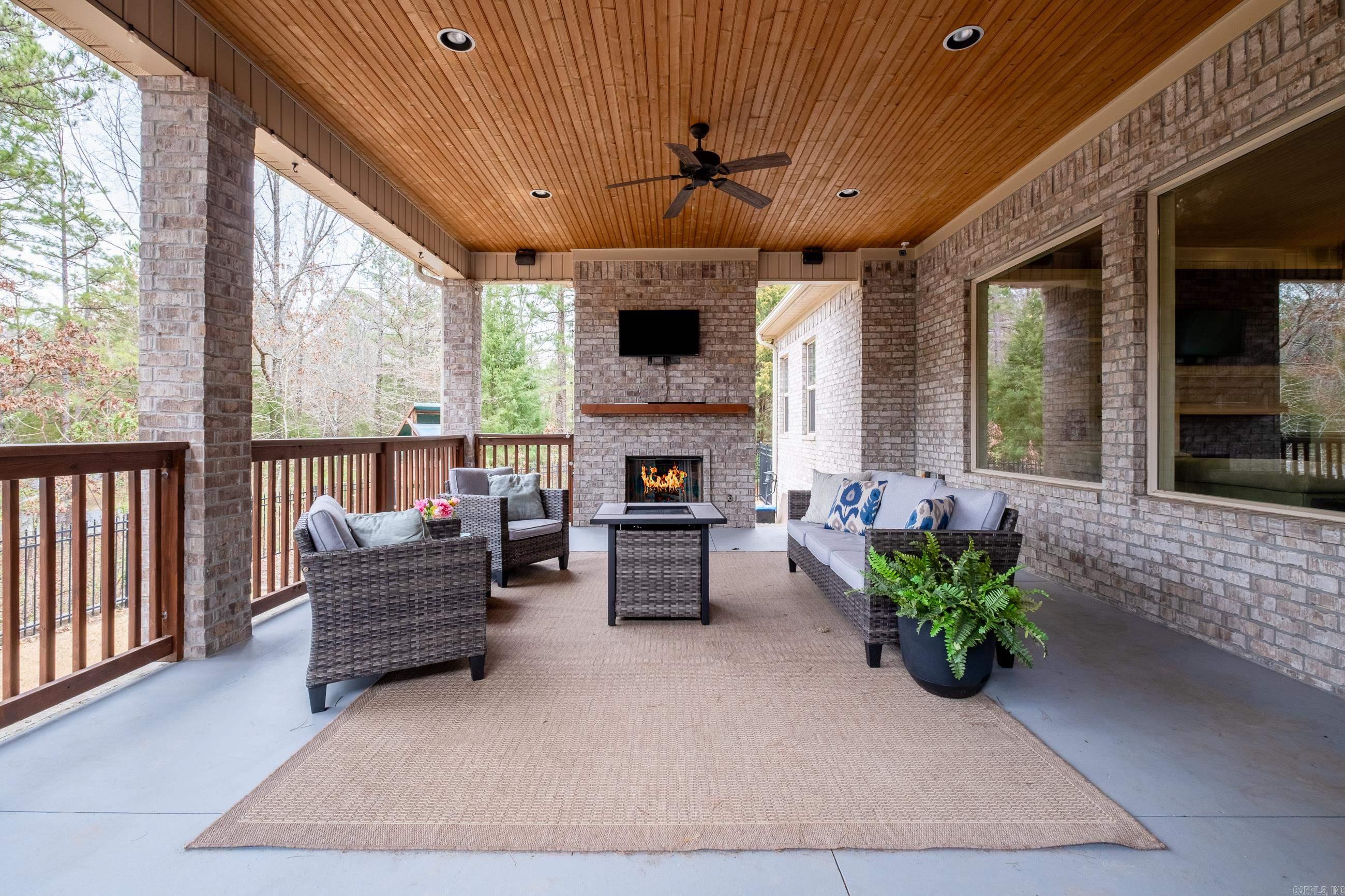 WOODLANDS EDGE - Residential