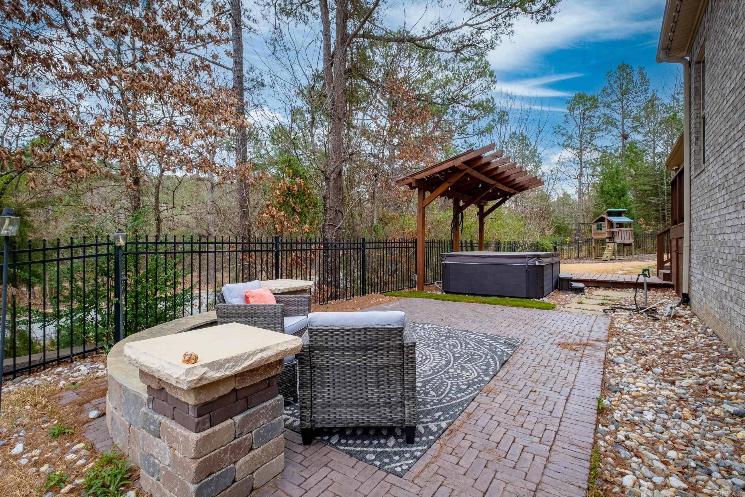 WOODLANDS EDGE - Residential