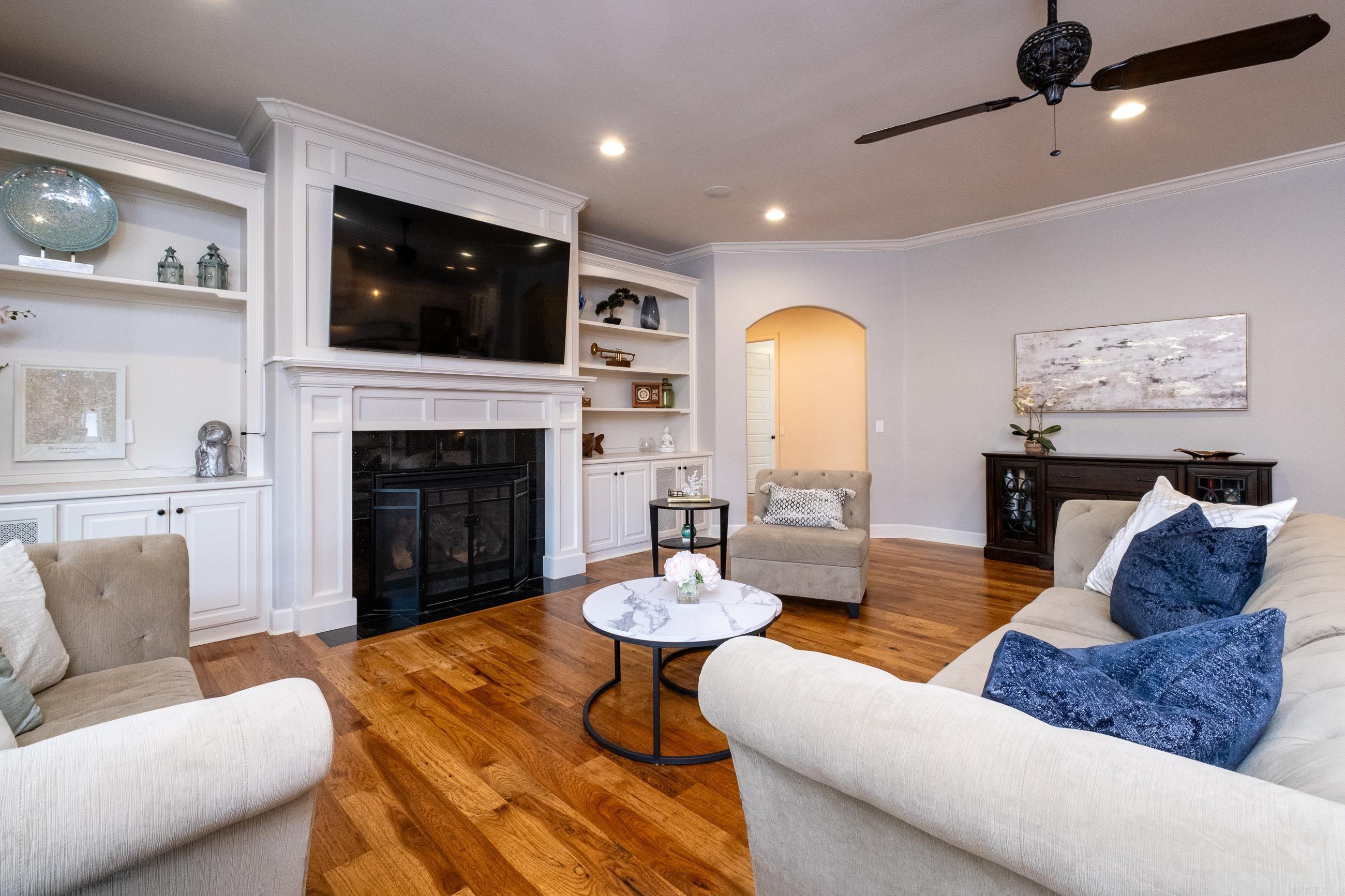 WOODLANDS EDGE - Residential