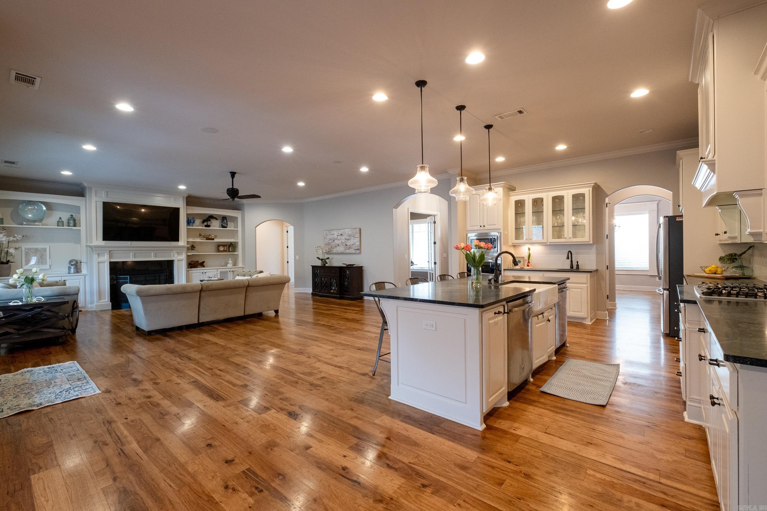 WOODLANDS EDGE - Residential