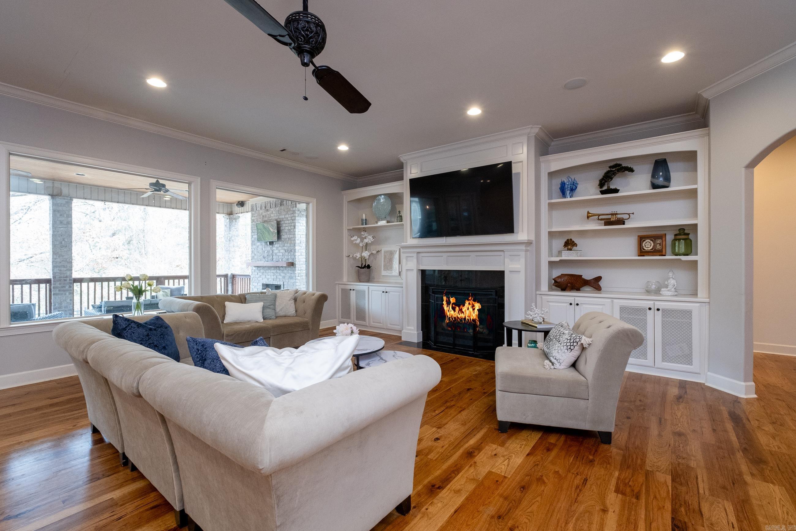 WOODLANDS EDGE - Residential