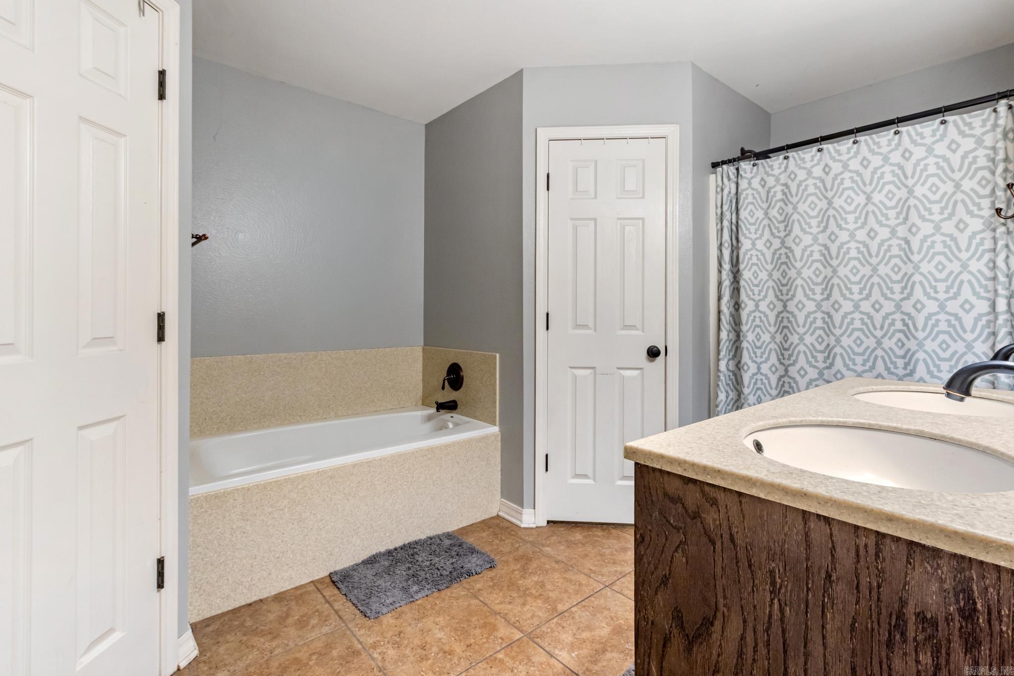 HICKORY MEADOW ESTATES - Residential