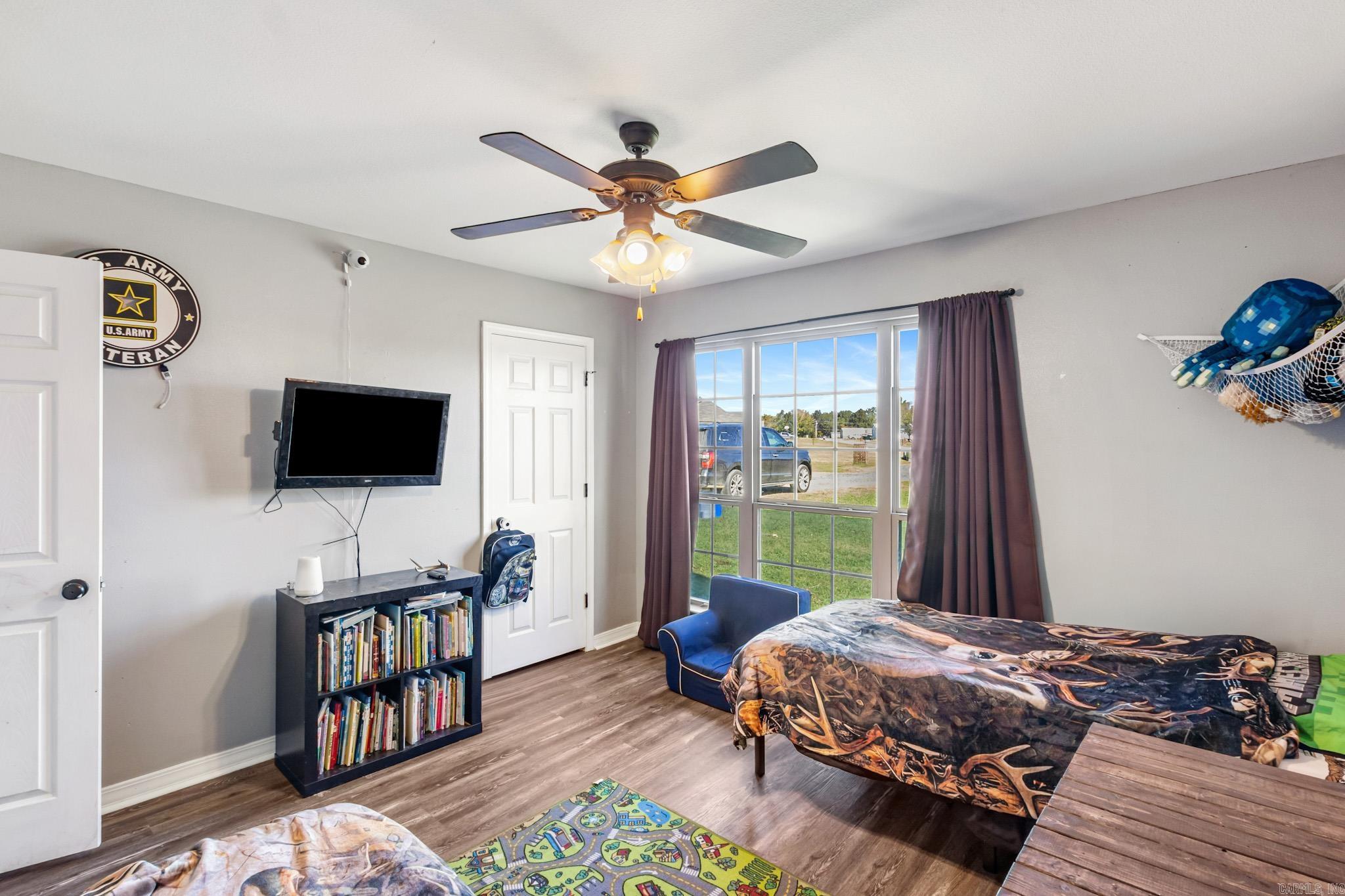 HICKORY MEADOW ESTATES - Residential