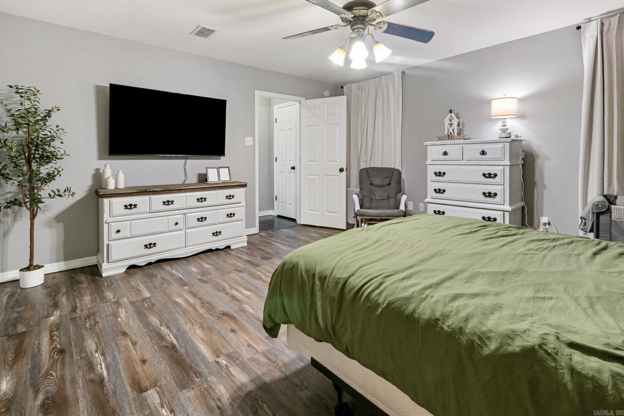 HICKORY MEADOW ESTATES - Residential