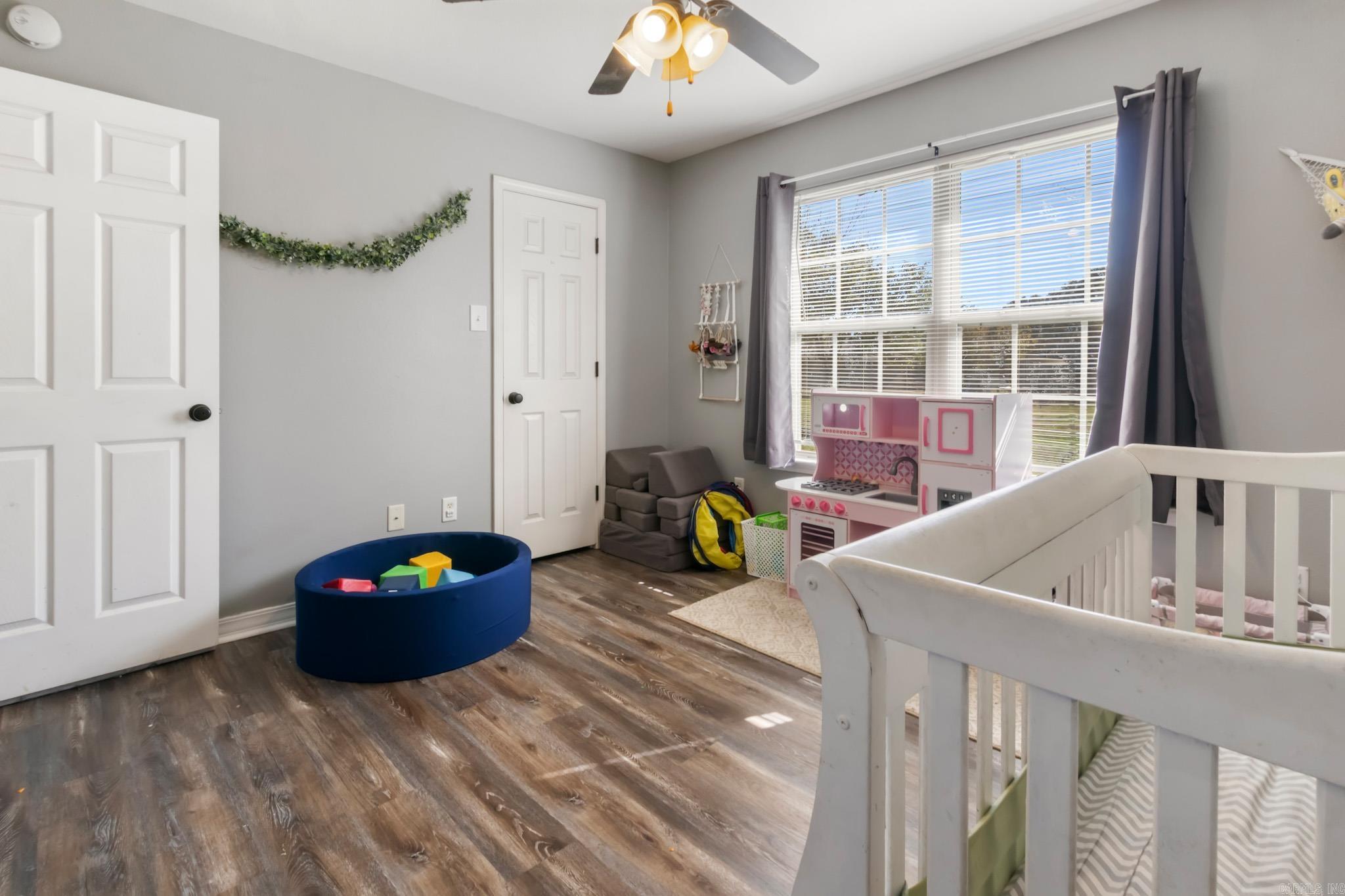 HICKORY MEADOW ESTATES - Residential