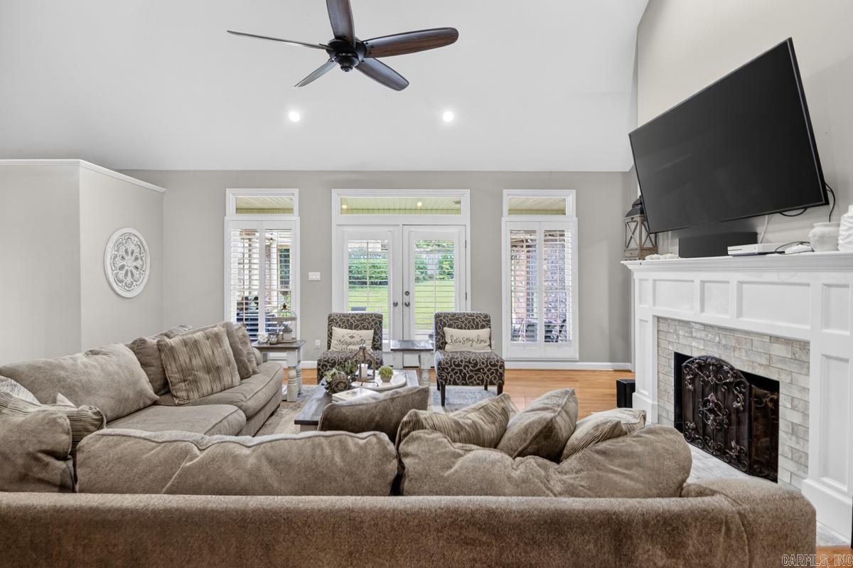 WELLINGTON POINTE - Residential