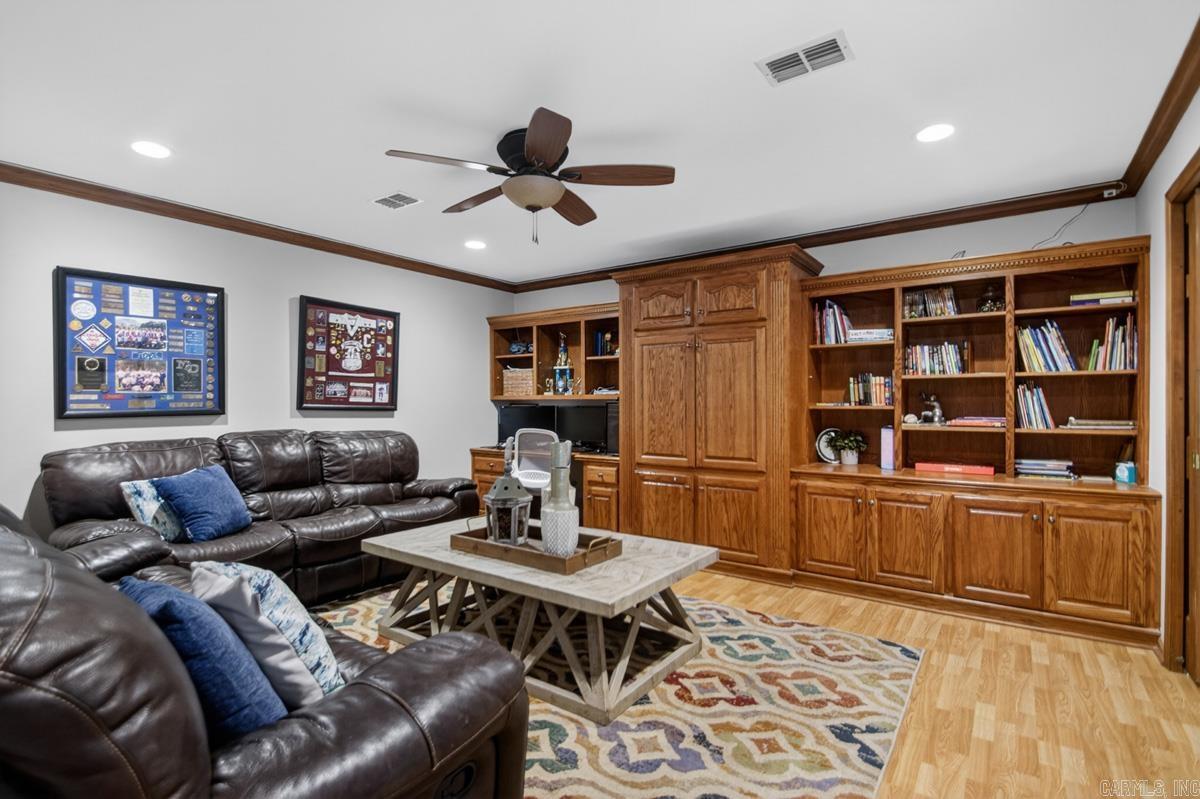 WELLINGTON POINTE - Residential